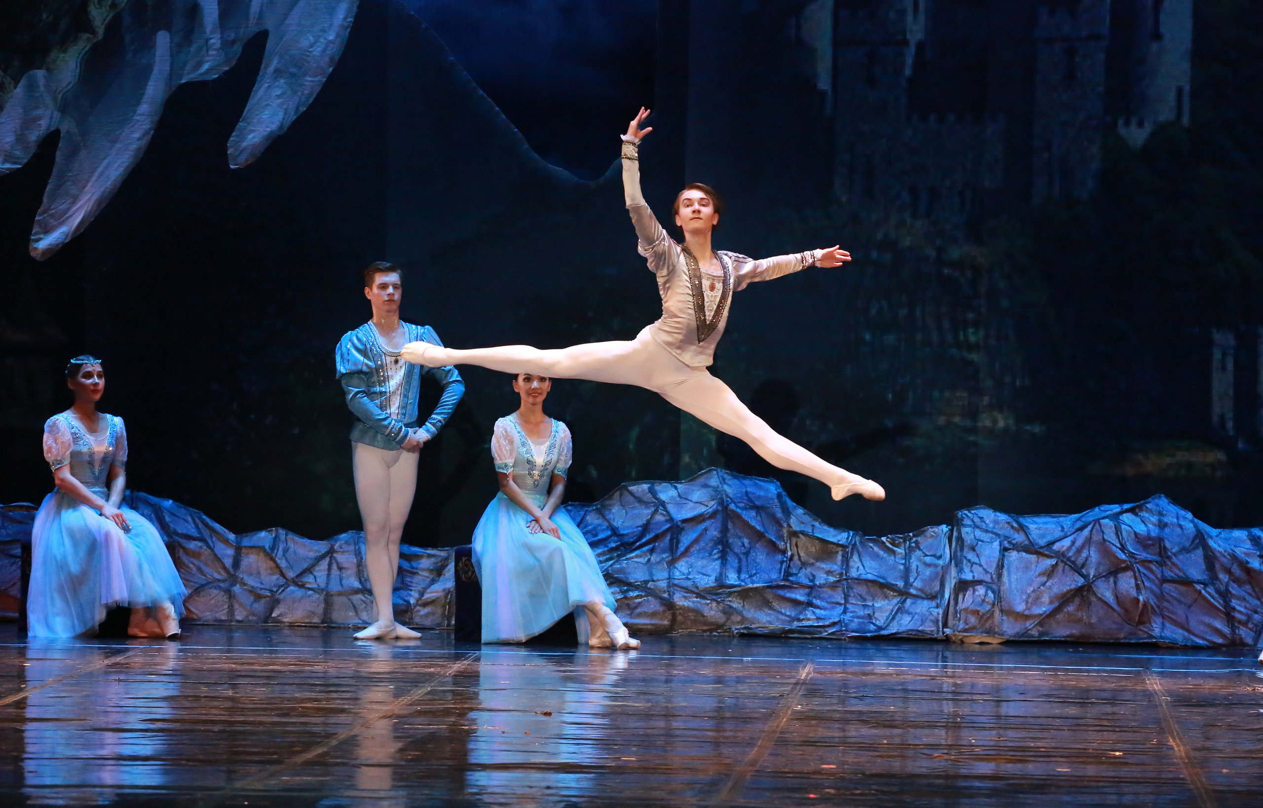 Спектакль Лебединое озеро Марийского театра оперы и балета Зимний. Фотограф в Сочи Юрий Шептаев