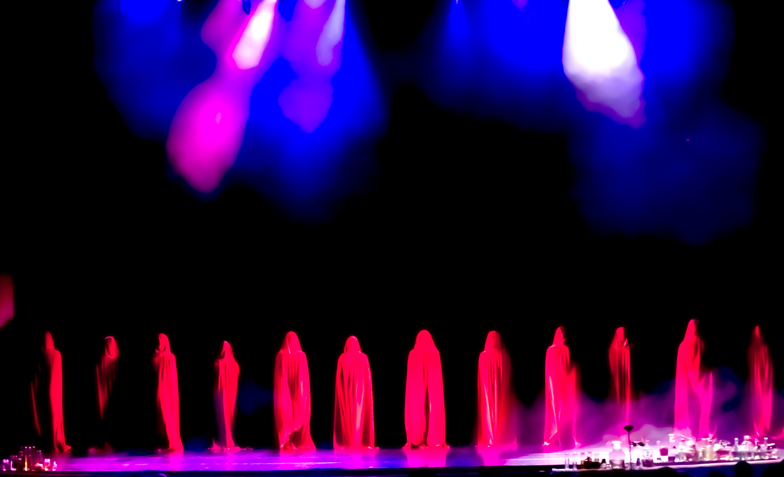 Парфюмер хореографический спектакль театр Европа на сцене Зимнего. Фотограф в Сочи Юрий Шептаев