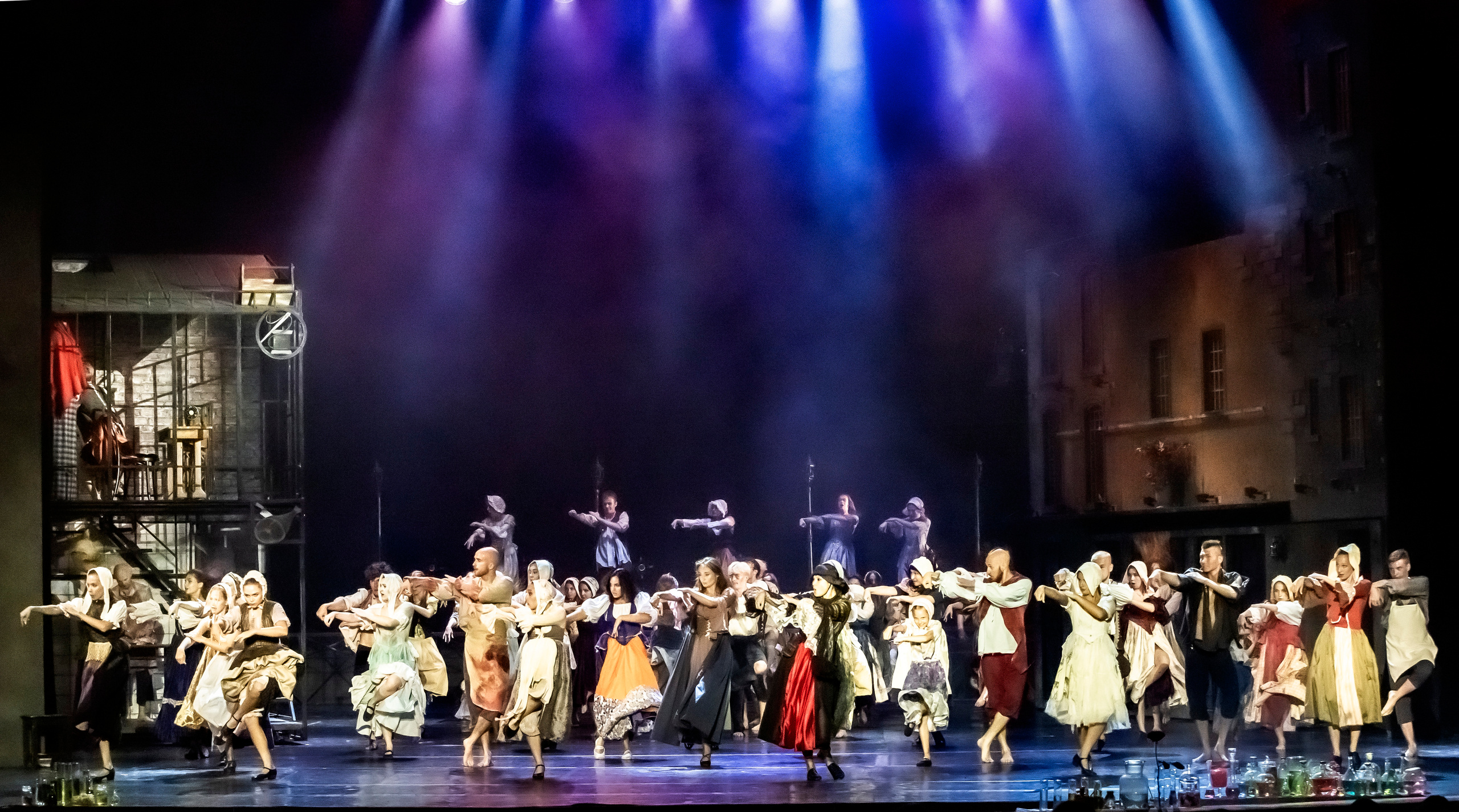 Парфюмер хореографический спектакль театр Европа на сцене Зимнего. Фотограф в Сочи Юрий Шептаев