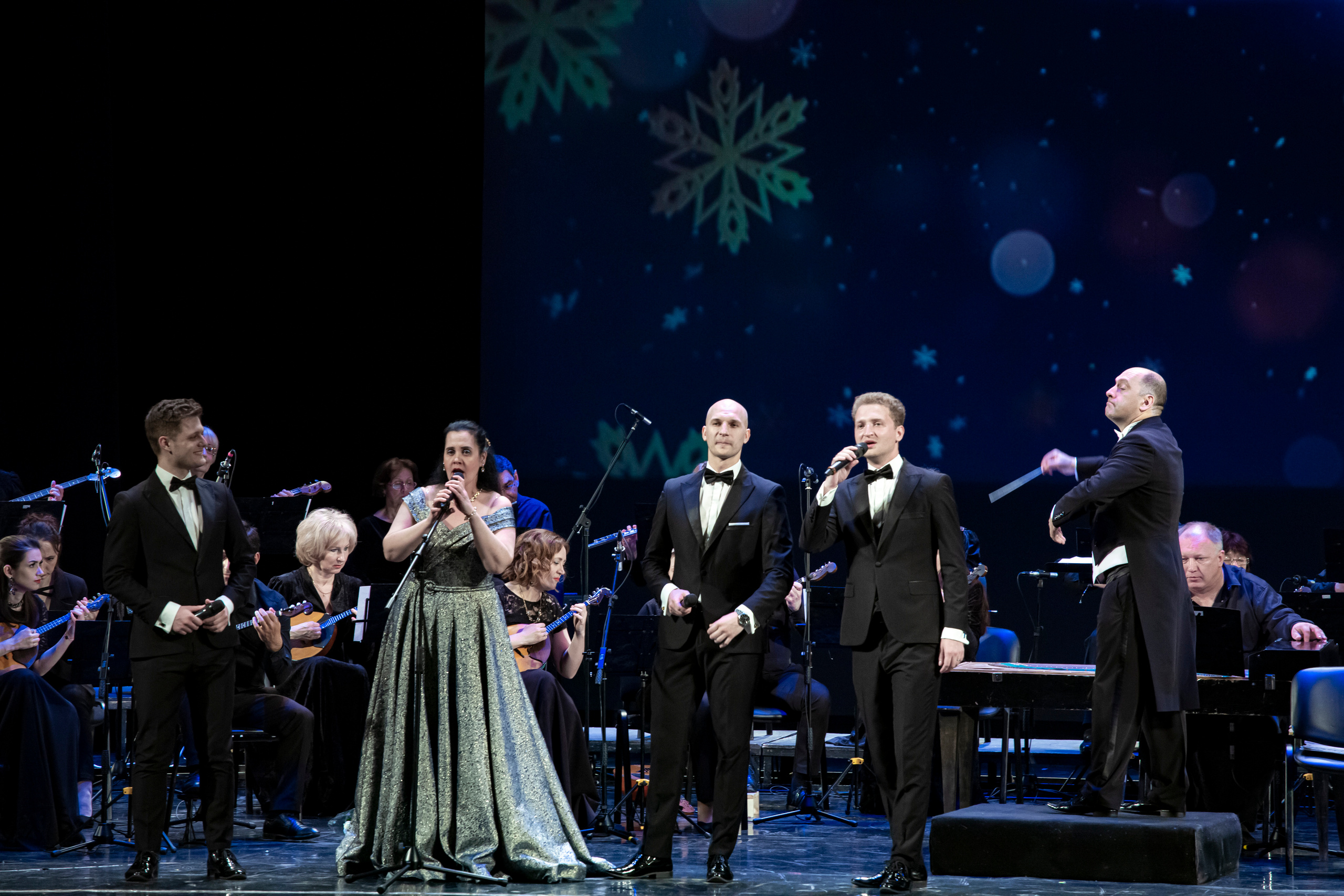 Зимнему театру в Сочи — 84. Фотограф в Сочи Юрий Шептаев