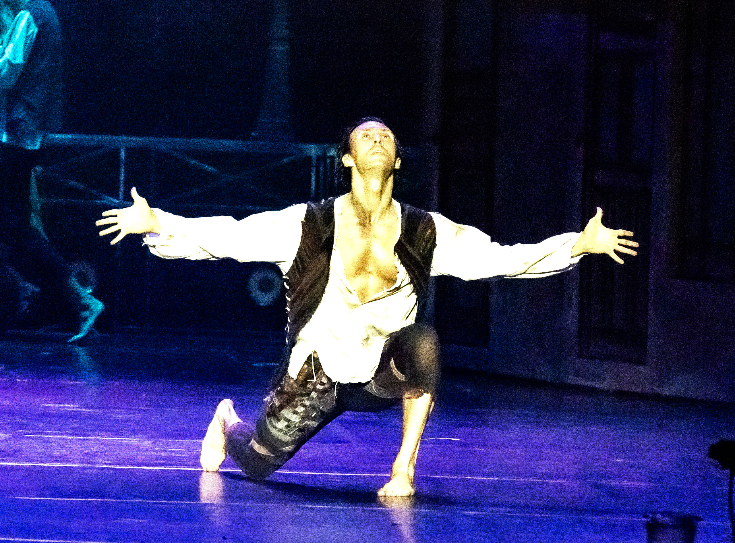 Парфюмер хореографический спектакль театр Европа на сцене Зимнего. Фотограф в Сочи Юрий Шептаев