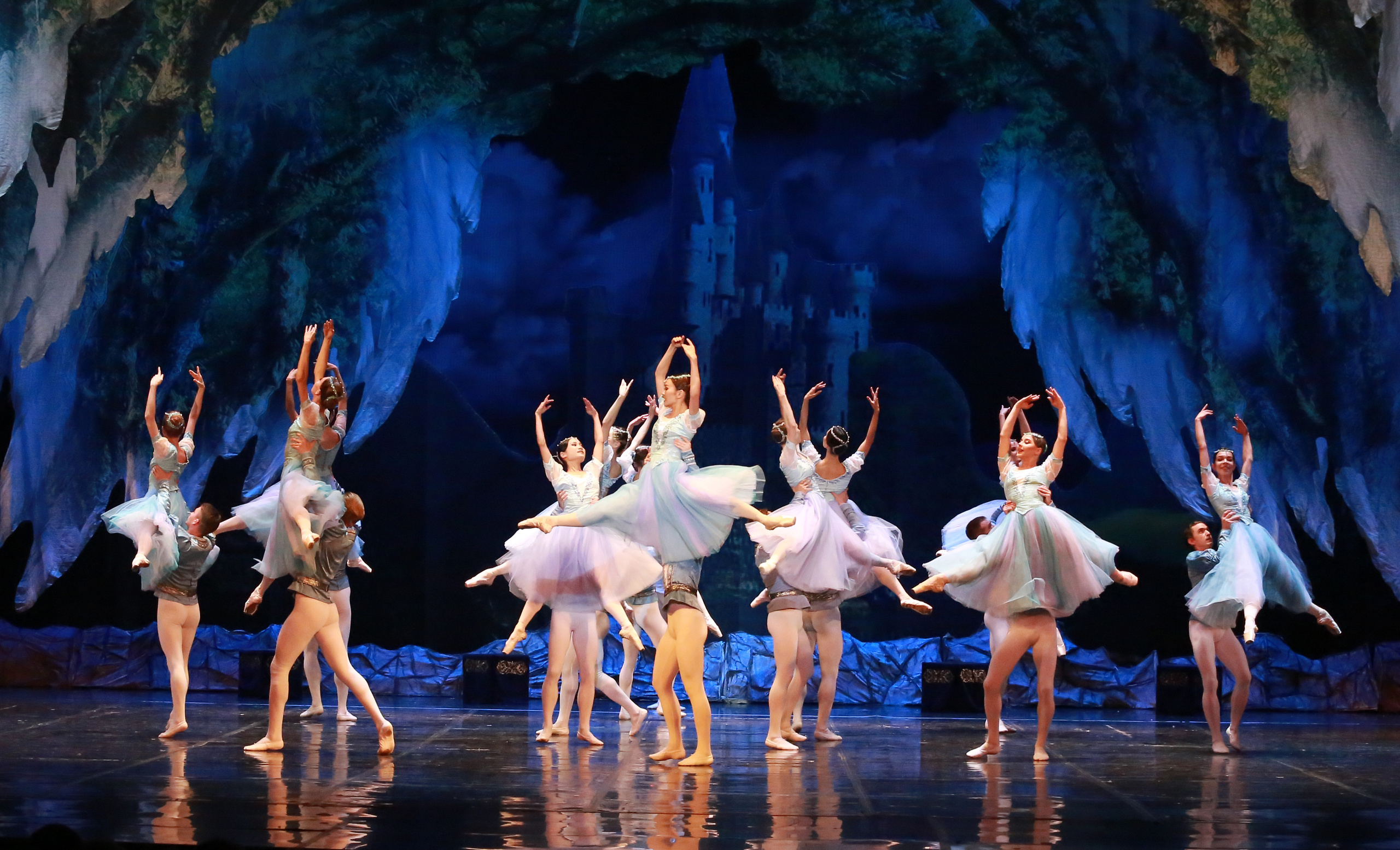 Спектакль Лебединое озеро Марийского театра оперы и балета Зимний. Фотограф в Сочи Юрий Шептаев