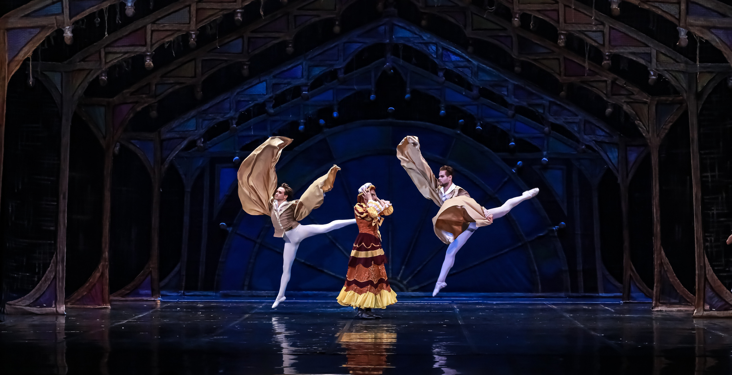 Спектакль Золушка Мариинского театра оперы и балета на сцене Зимнего театра. Фотограф в Сочи Юрий Шептаев
