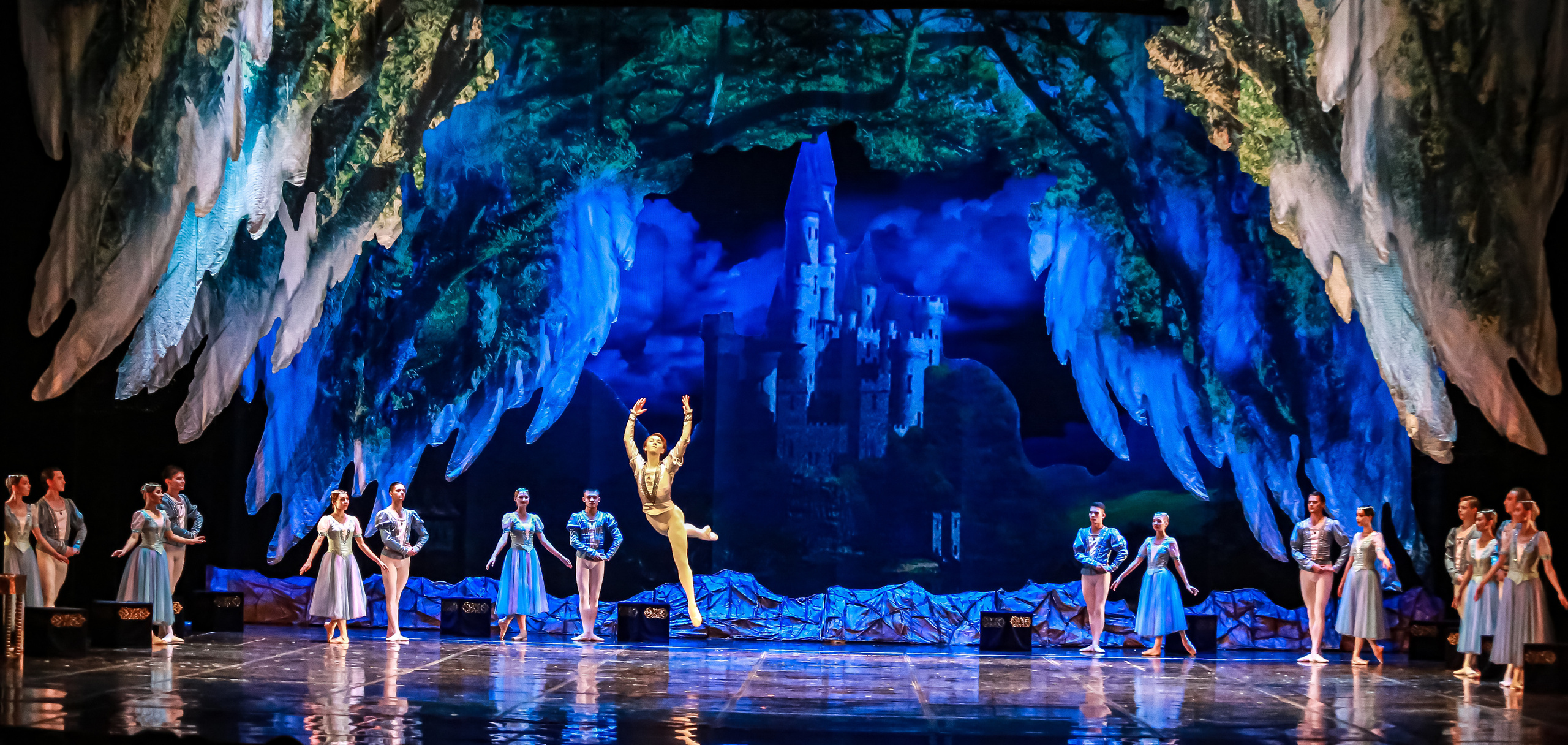 Спектакль Лебединое озеро Марийского театра оперы и балета Зимний. Фотограф в Сочи Юрий Шептаев