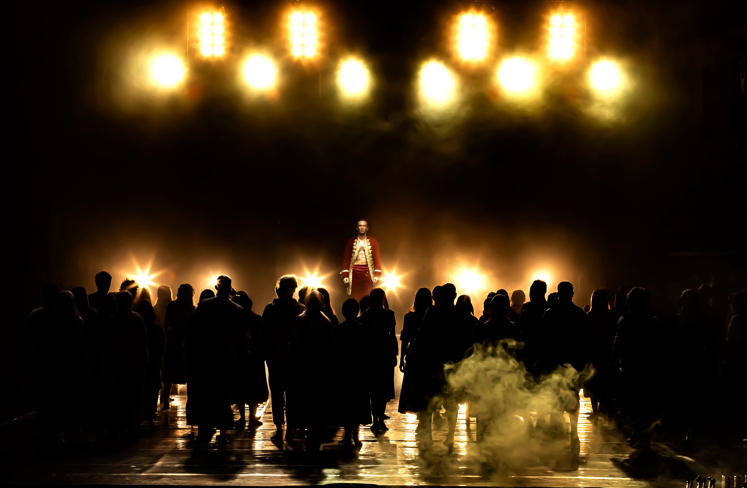 Парфюмер хореографический спектакль театр Европа на сцене Зимнего. Фотограф в Сочи Юрий Шептаев