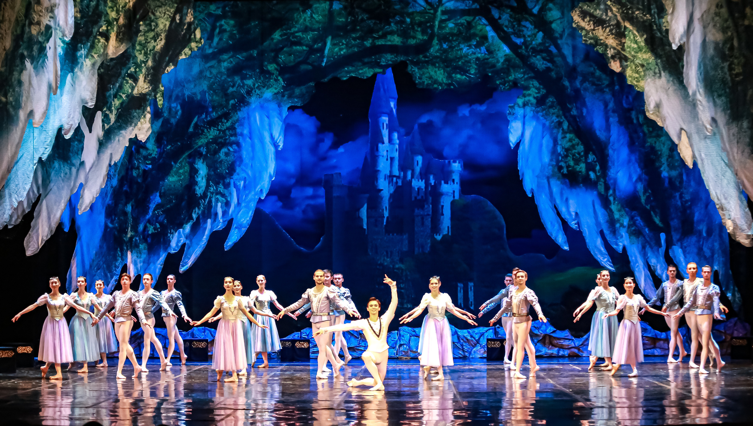 Спектакль Лебединое озеро Марийского театра оперы и балета Зимний. Фотограф в Сочи Юрий Шептаев