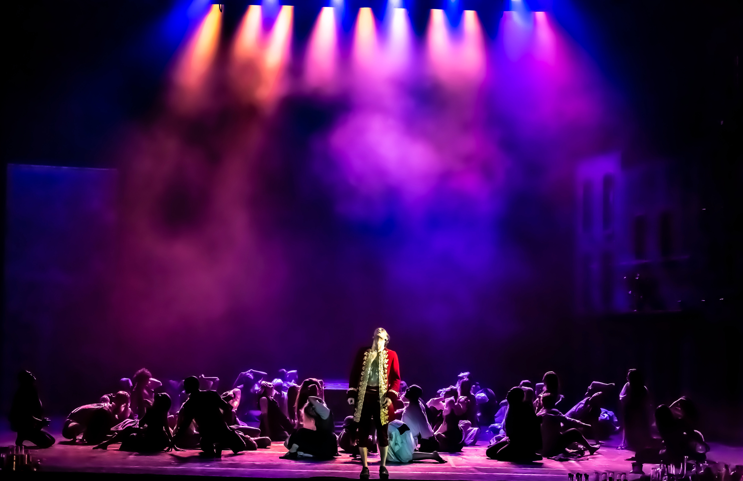 Парфюмер хореографический спектакль театр Европа на сцене Зимнего. Фотограф в Сочи Юрий Шептаев