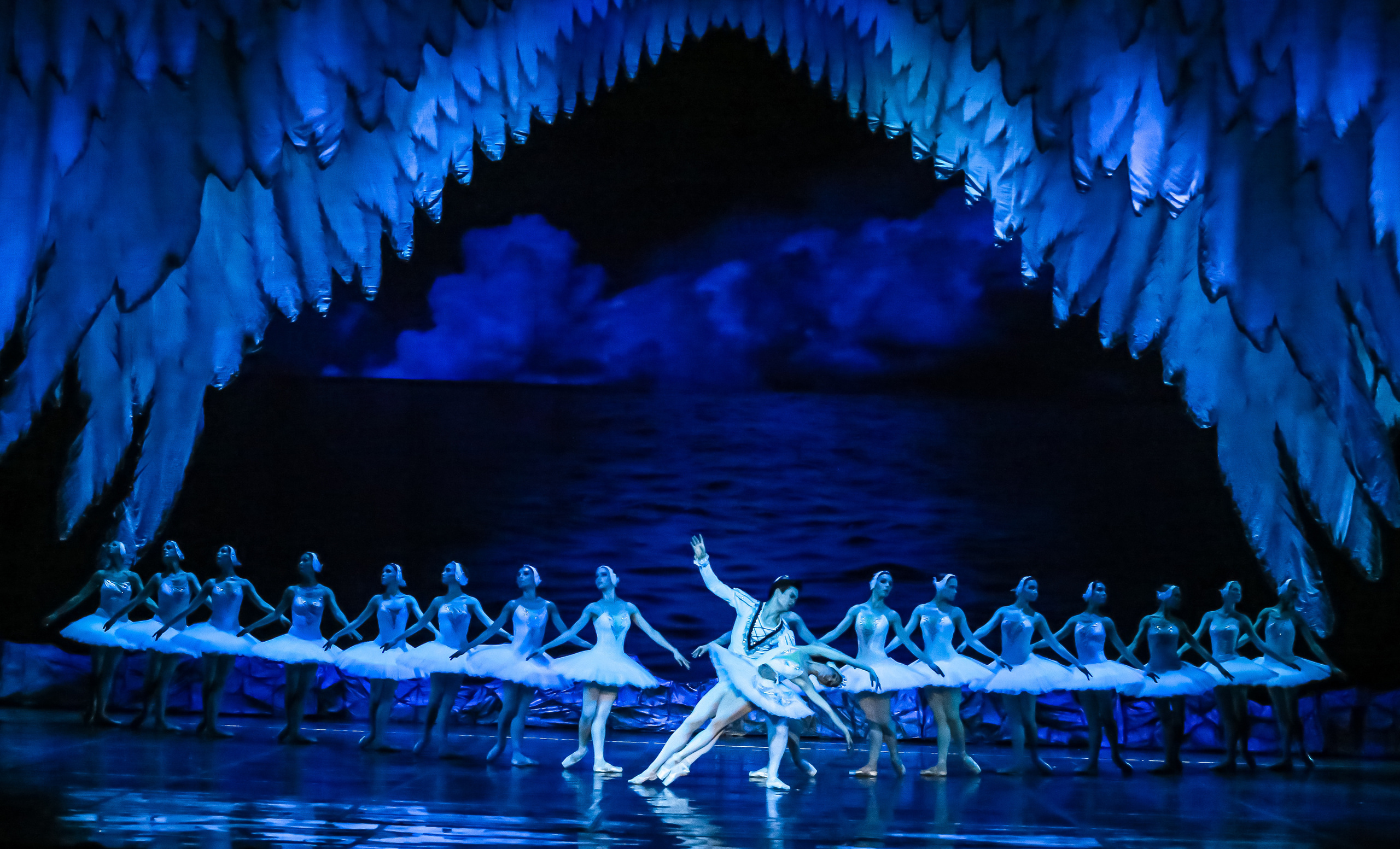 Спектакль Лебединое озеро Марийского театра оперы и балета Зимний. Фотограф в Сочи Юрий Шептаев