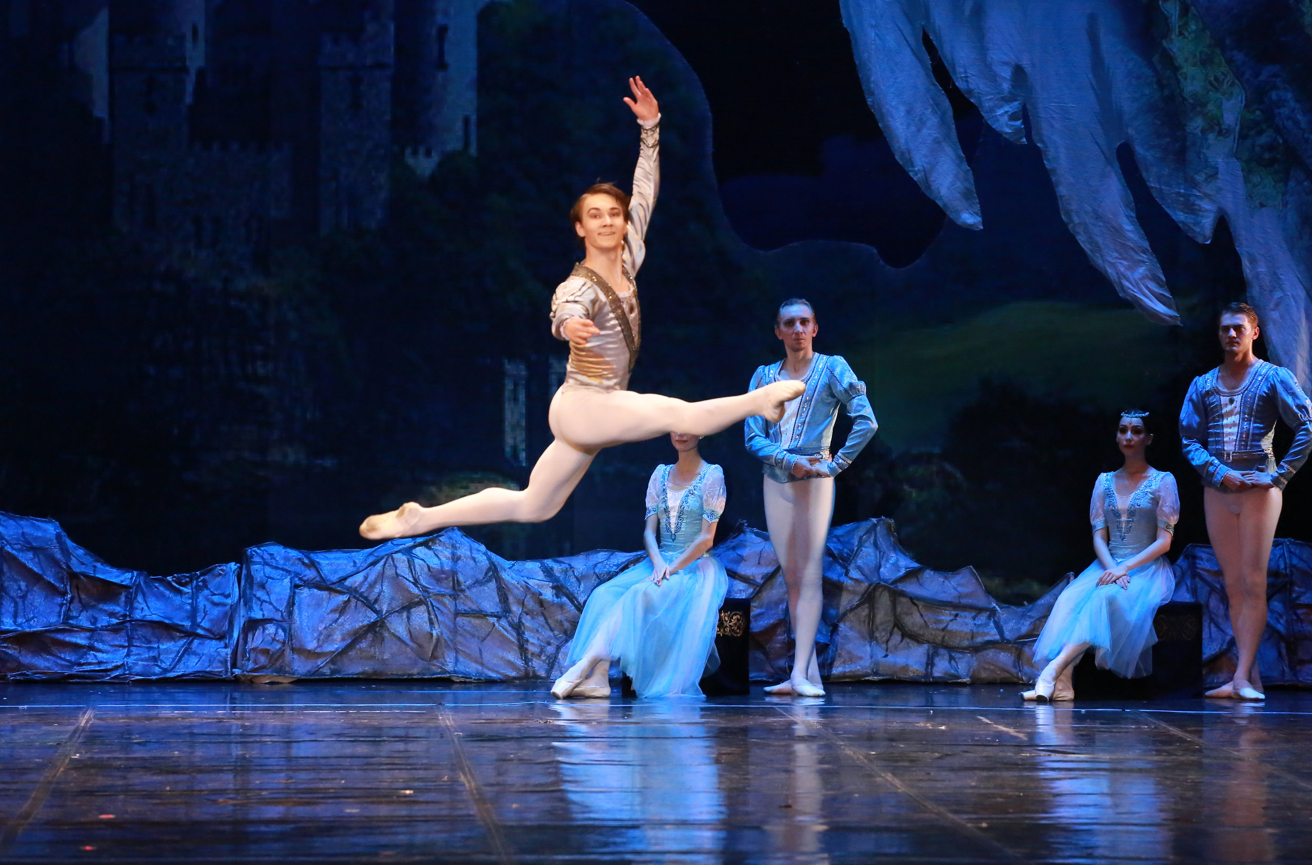 Спектакль Лебединое озеро Марийского театра оперы и балета Зимний. Фотограф в Сочи Юрий Шептаев