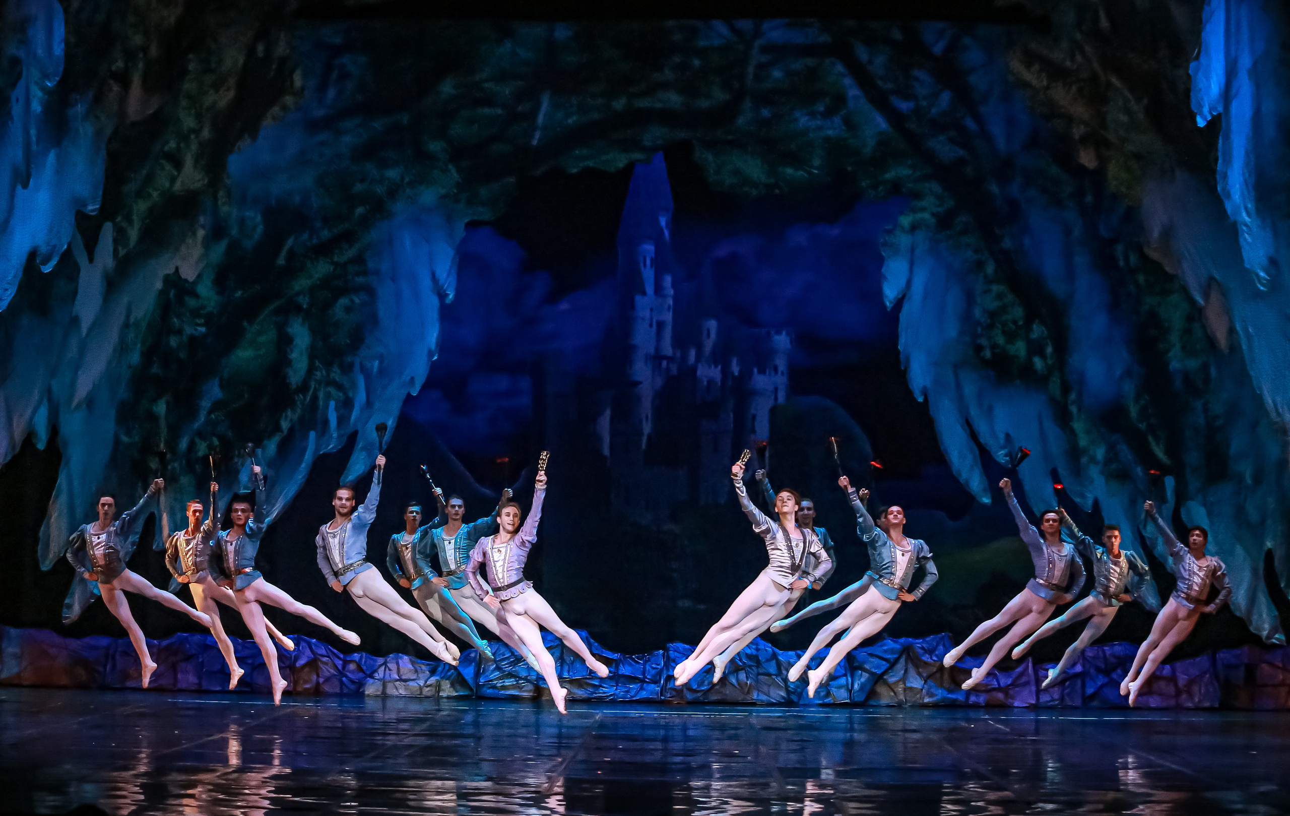 Спектакль Лебединое озеро Марийского театра оперы и балета Зимний. Фотограф в Сочи Юрий Шептаев