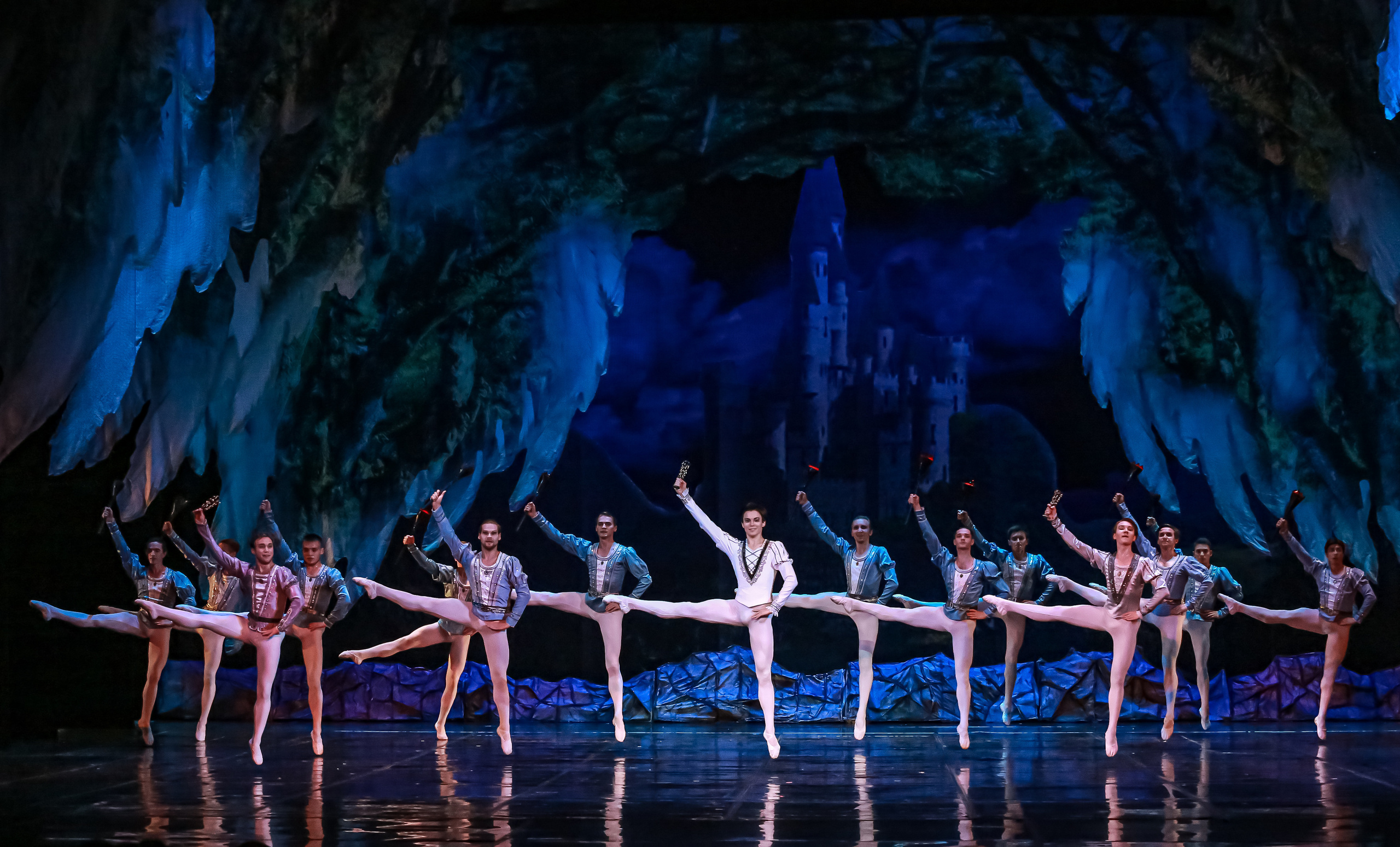 Спектакль Лебединое озеро Марийского театра оперы и балета Зимний. Фотограф в Сочи Юрий Шептаев