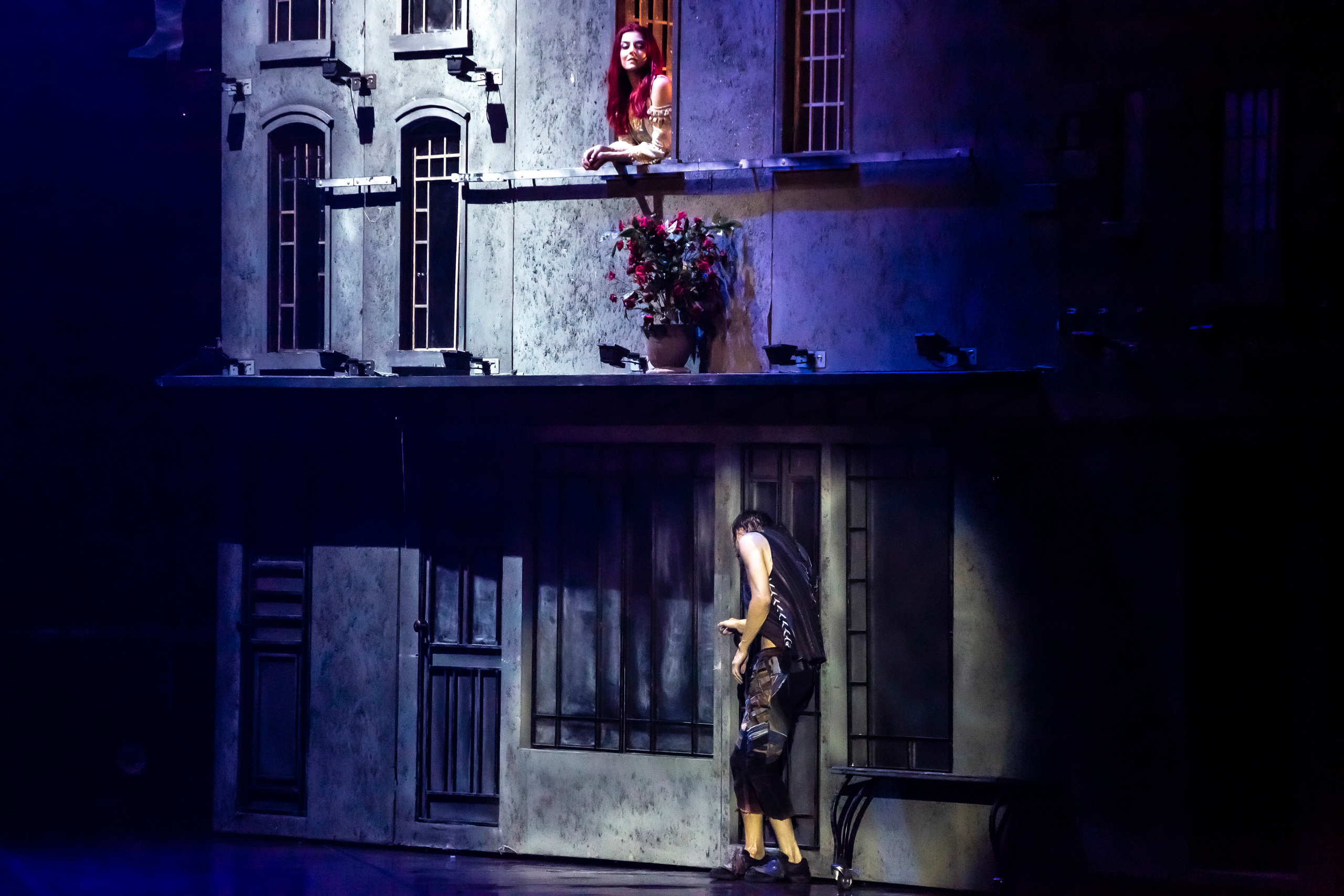 Парфюмер хореографический спектакль театр Европа на сцене Зимнего. Фотограф в Сочи Юрий Шептаев