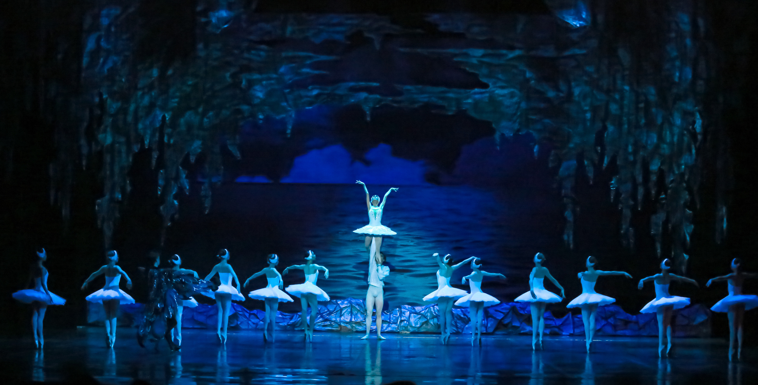 Спектакль Лебединое озеро Марийского театра оперы и балета Зимний. Фотограф в Сочи Юрий Шептаев