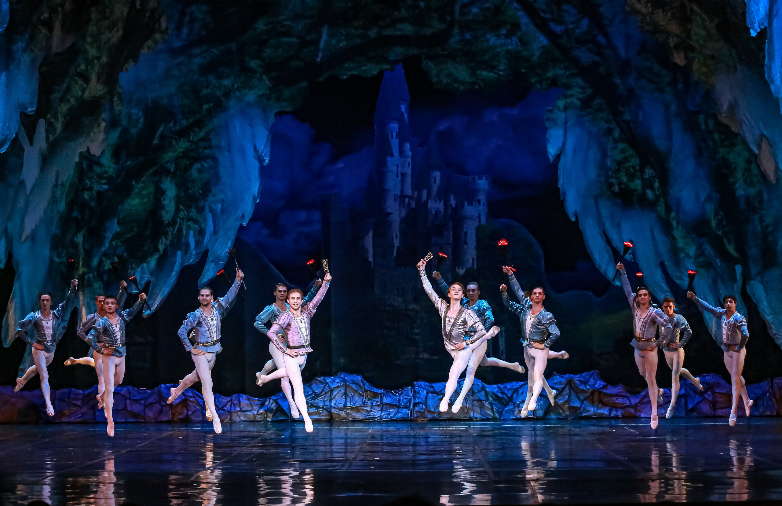 Спектакль Лебединое озеро Марийского театра оперы и балета Зимний. Фотограф в Сочи Юрий Шептаев