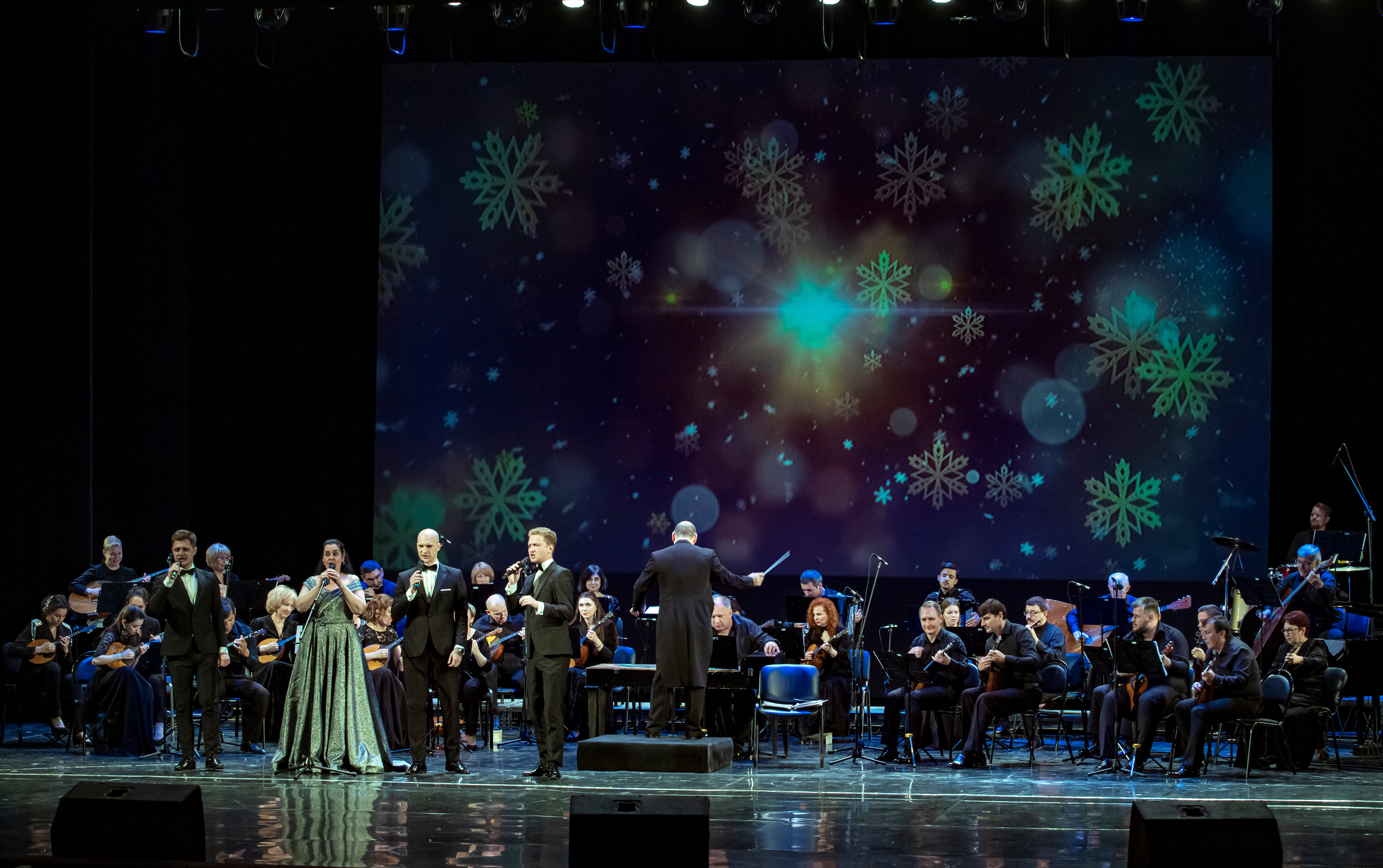 Зимнему театру в Сочи — 84. Фотограф в Сочи Юрий Шептаев