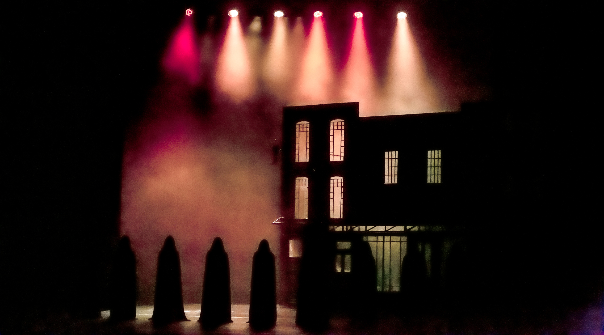 Парфюмер хореографический спектакль театр Европа на сцене Зимнего. Фотограф в Сочи Юрий Шептаев