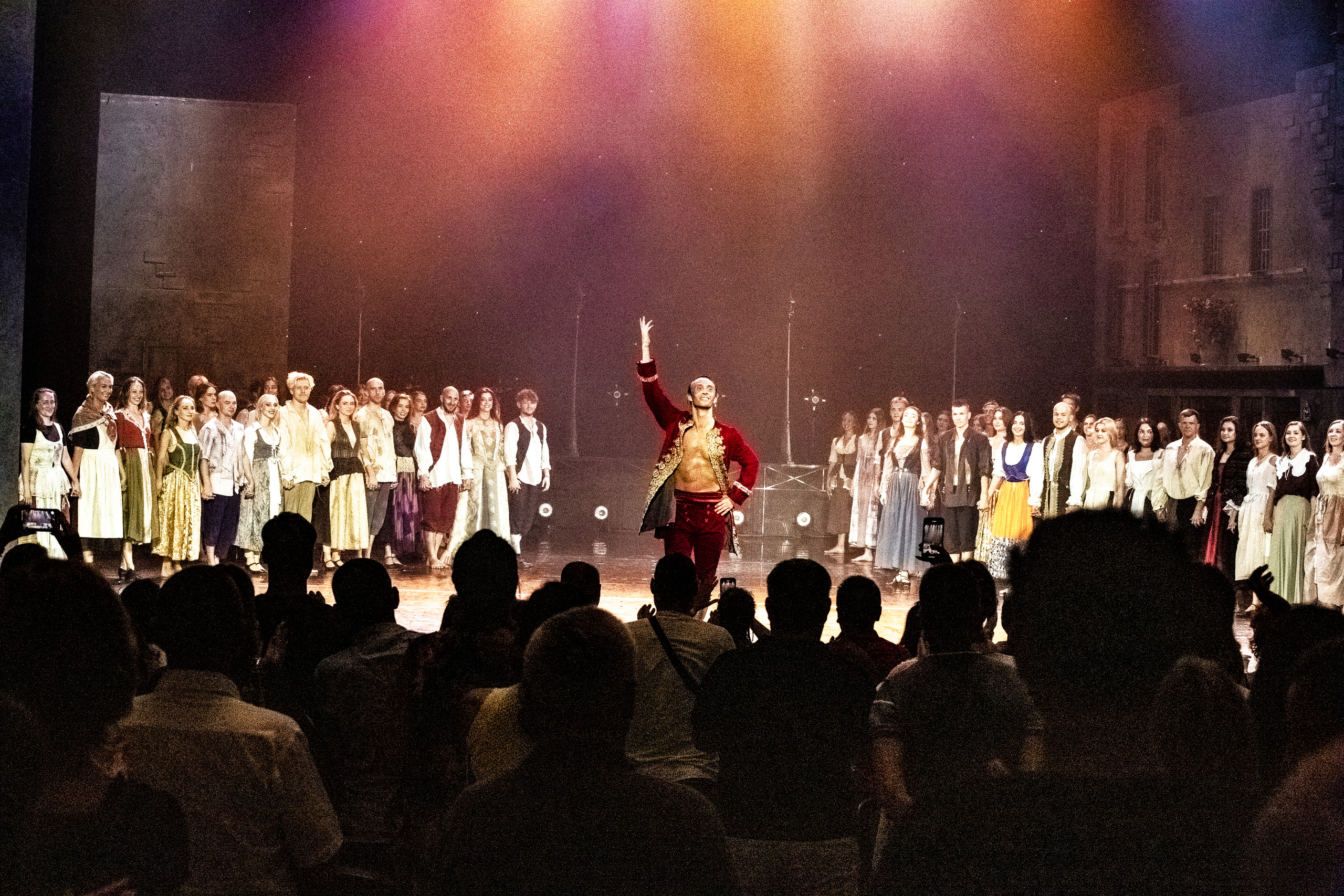 Парфюмер хореографический спектакль театр Европа на сцене Зимнего. Фотограф в Сочи Юрий Шептаев