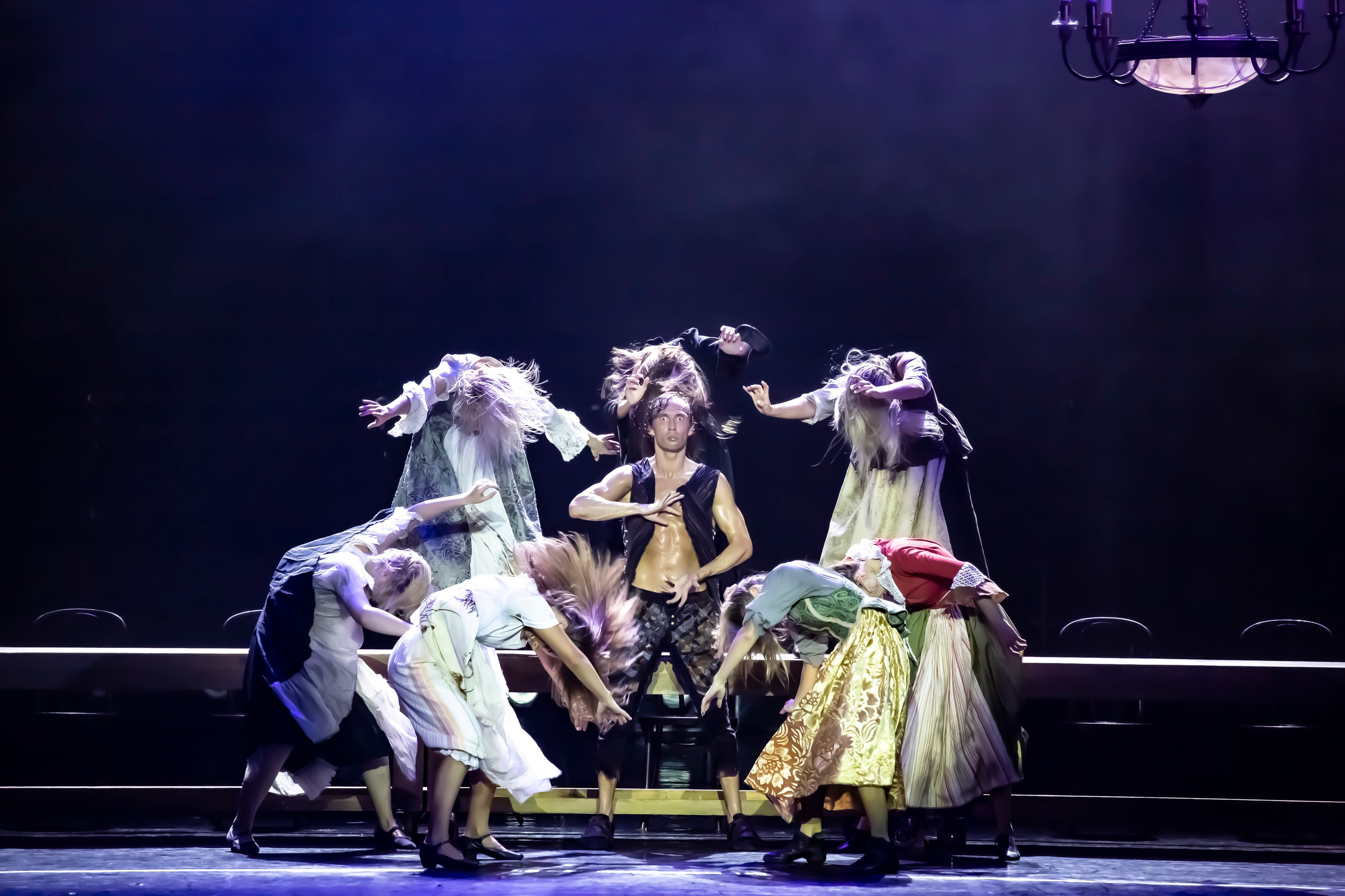 Парфюмер хореографический спектакль театр Европа на сцене Зимнего. Фотограф в Сочи Юрий Шептаев