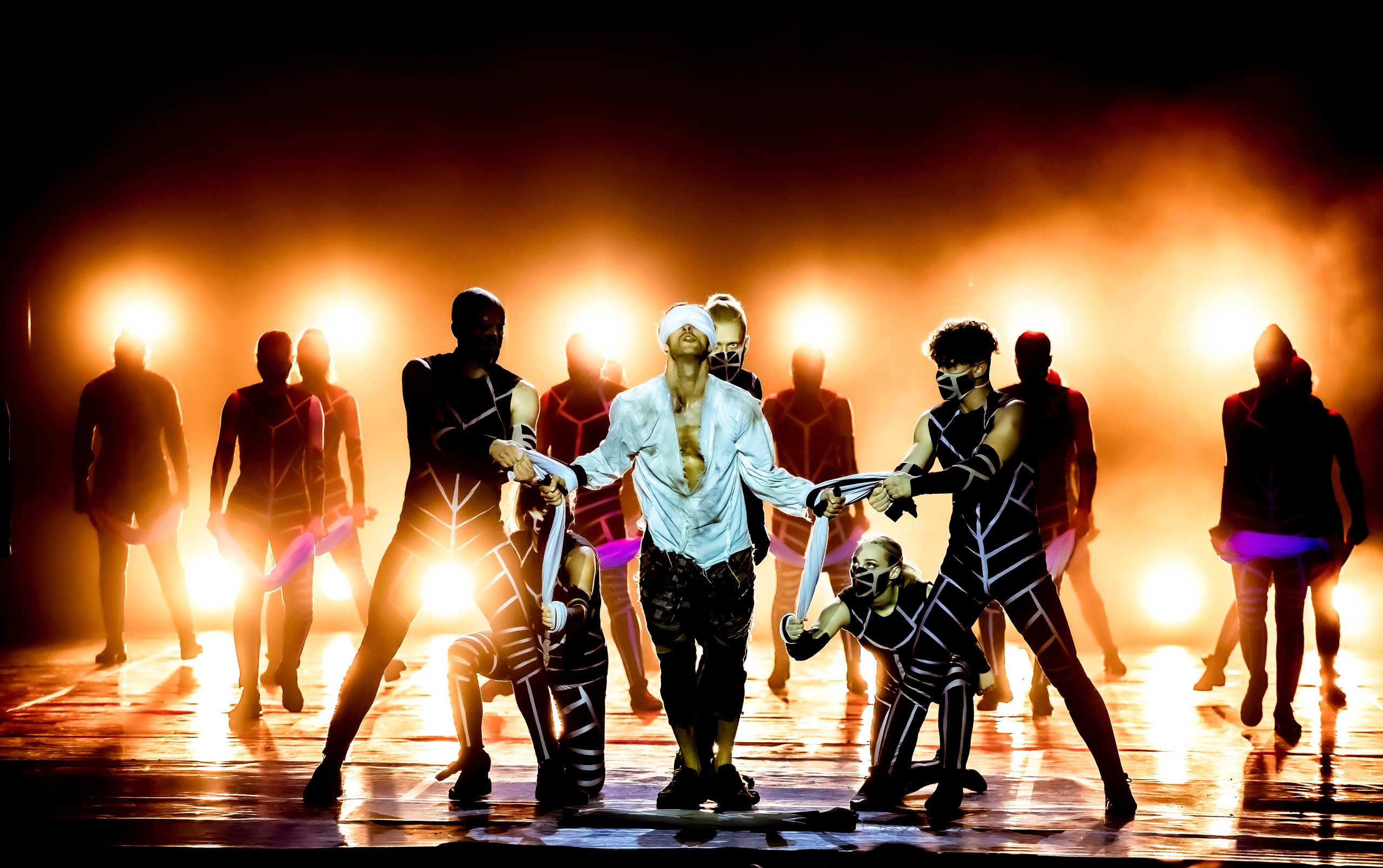 Парфюмер хореографический спектакль театр Европа на сцене Зимнего. Фотограф в Сочи Юрий Шептаев