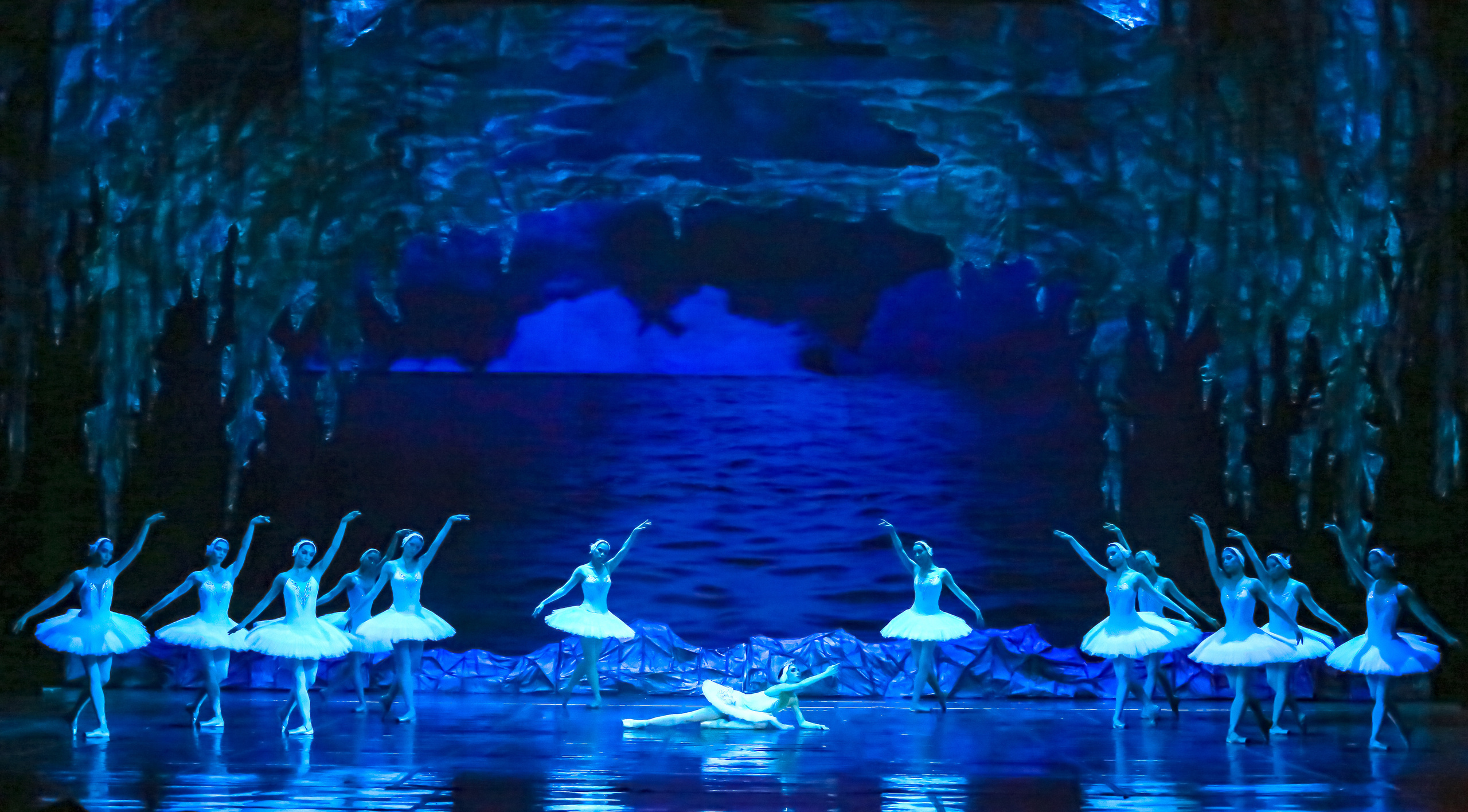 Спектакль Лебединое озеро Марийского театра оперы и балета Зимний. Фотограф в Сочи Юрий Шептаев