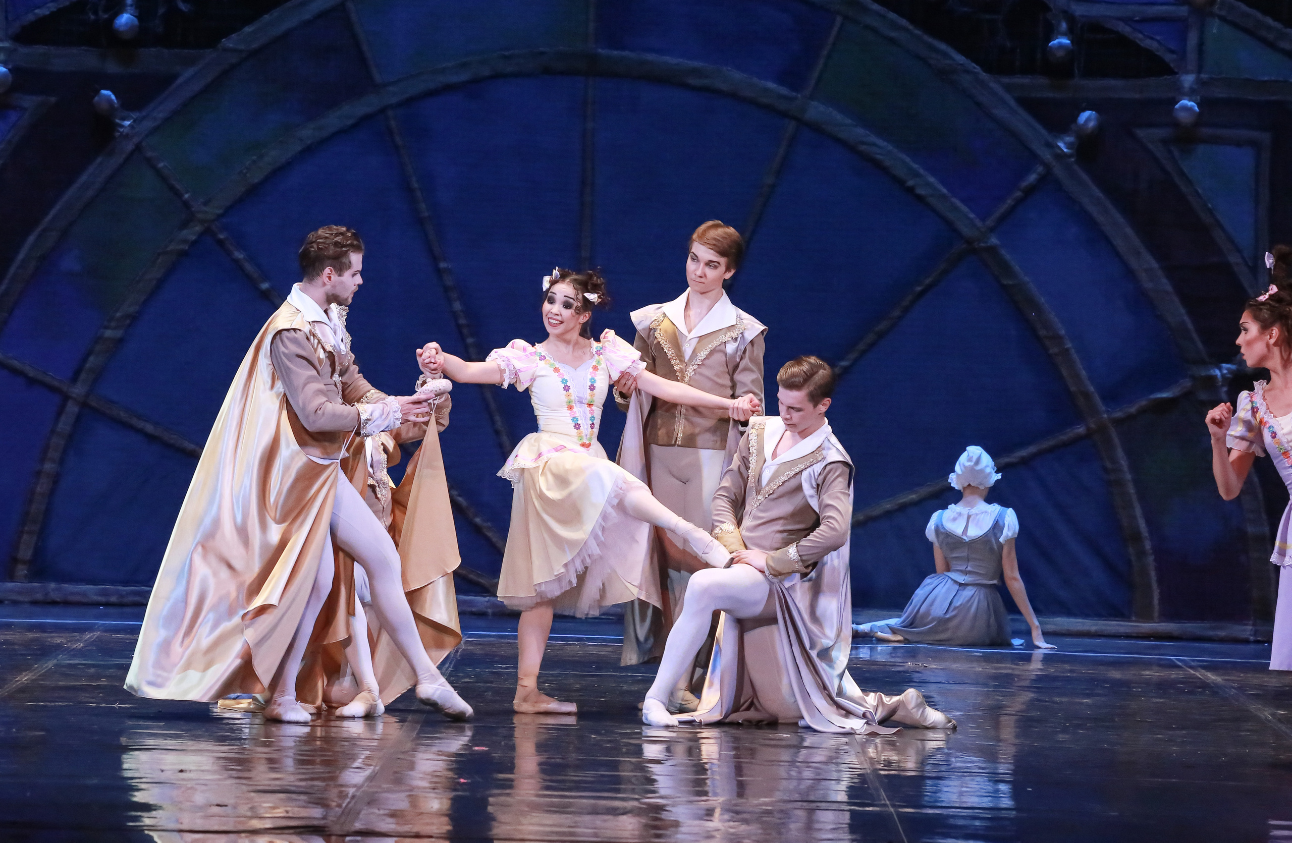 Спектакль Золушка Мариинского театра оперы и балета на сцене Зимнего театра. Фотограф в Сочи Юрий Шептаев