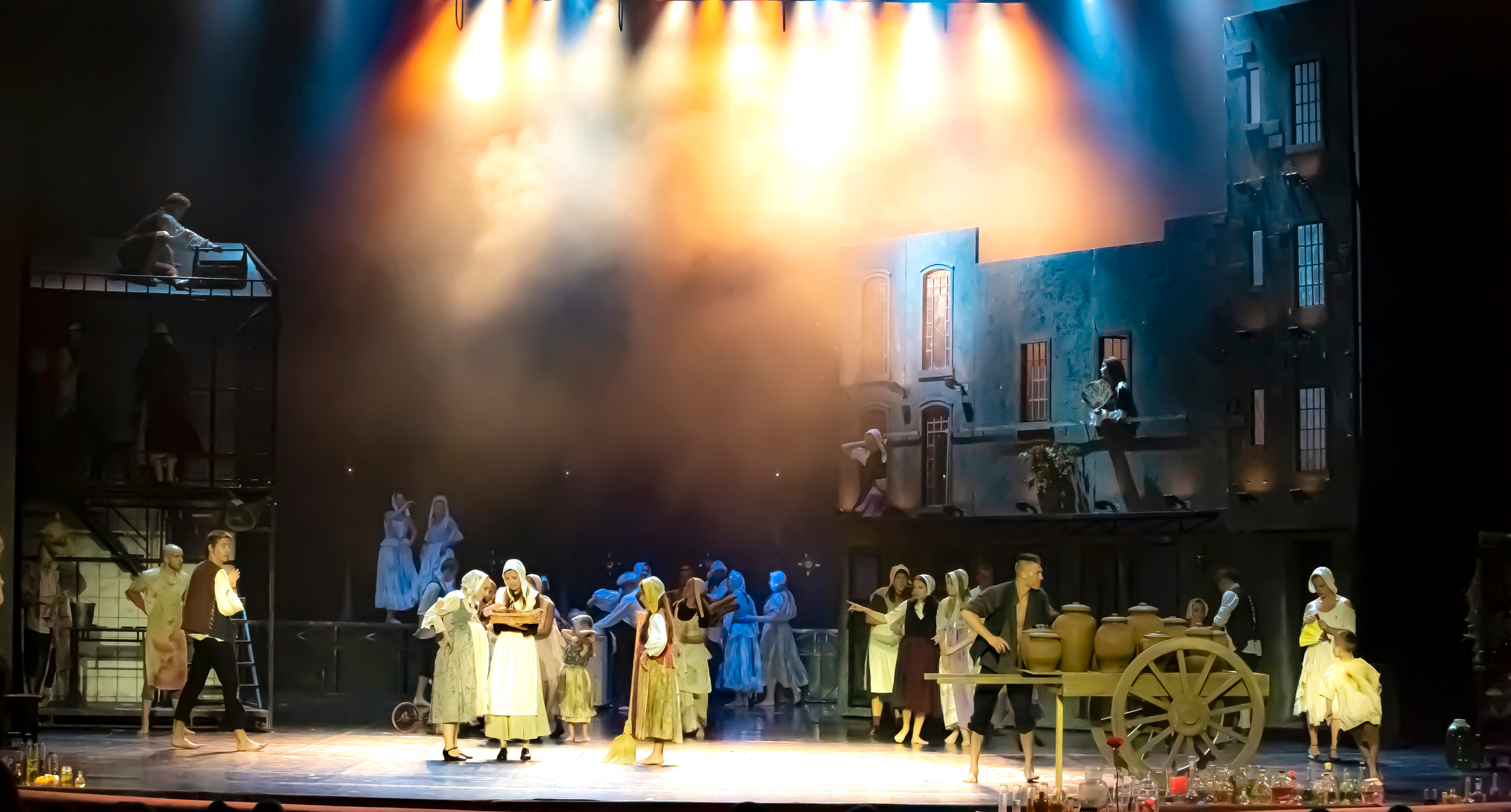 Парфюмер хореографический спектакль театр Европа на сцене Зимнего. Фотограф в Сочи Юрий Шептаев