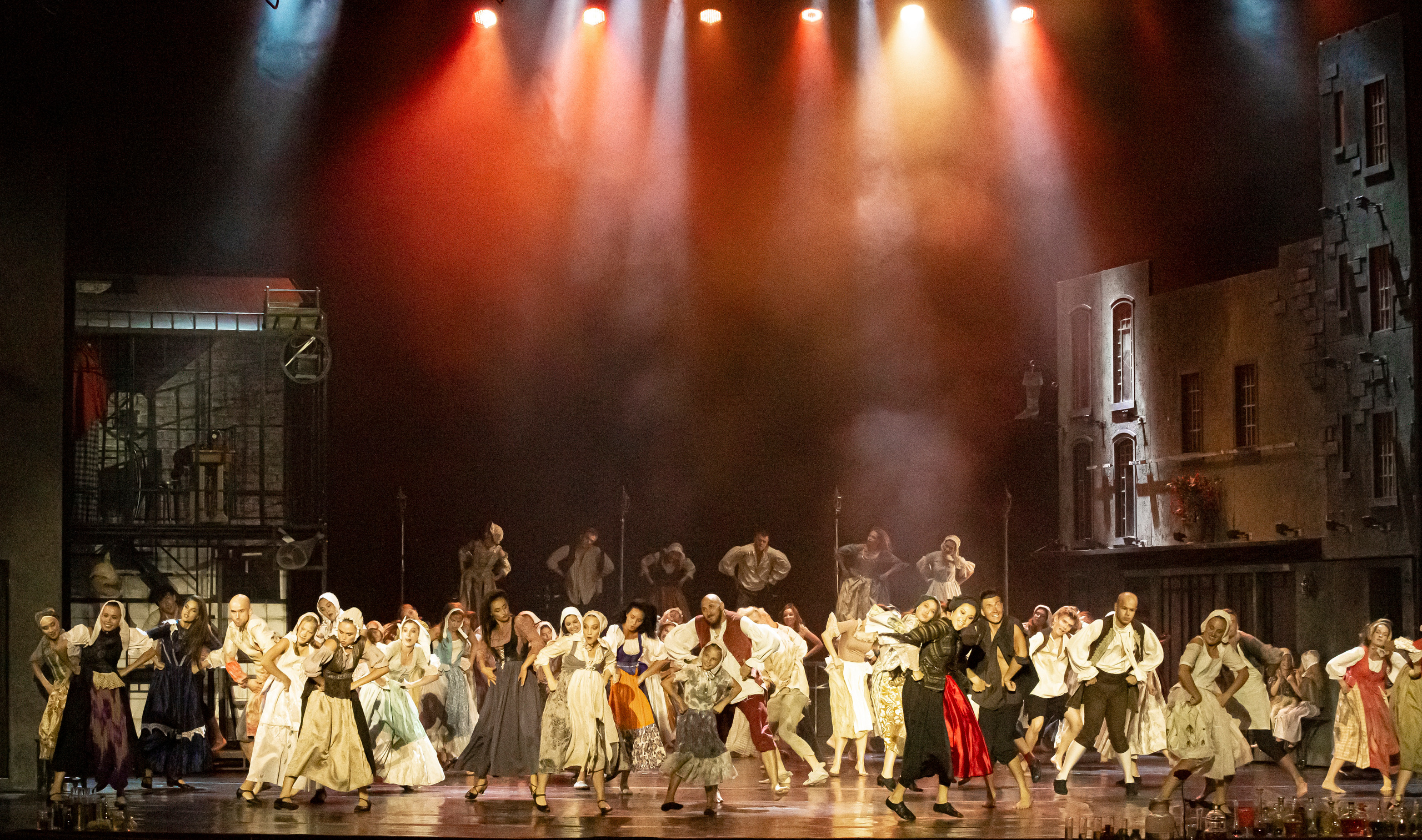 Парфюмер хореографический спектакль театр Европа на сцене Зимнего. Фотограф в Сочи Юрий Шептаев