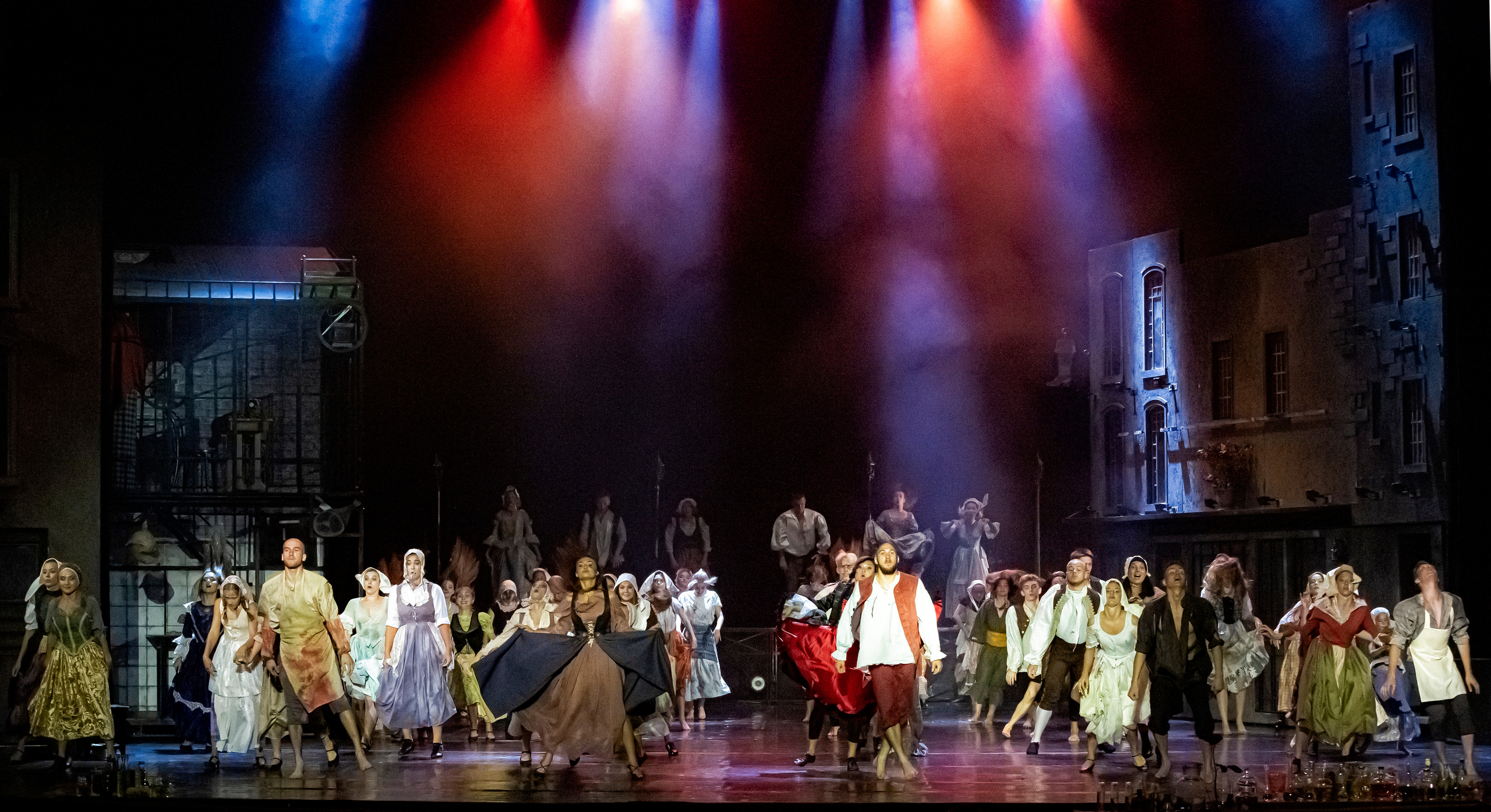 Парфюмер хореографический спектакль театр Европа на сцене Зимнего. Фотограф в Сочи Юрий Шептаев