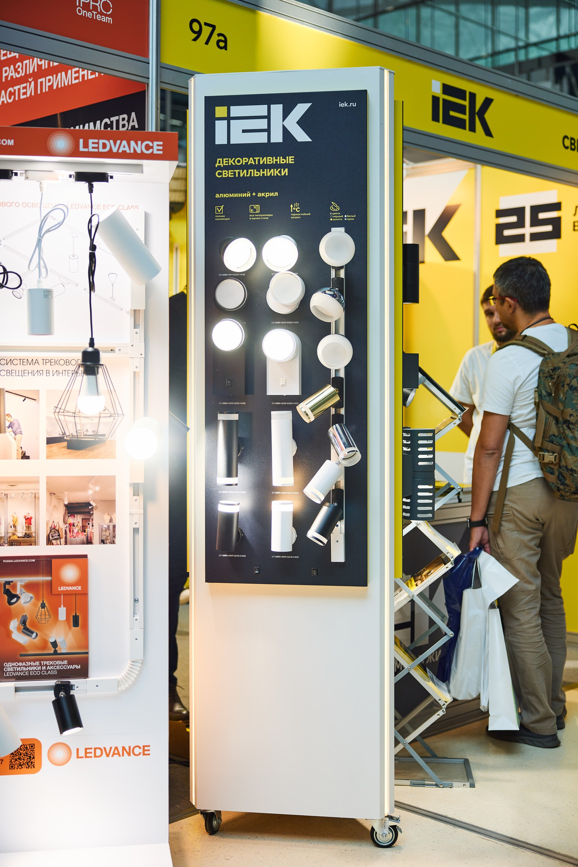 Фотограф на выставке IEK — репортажная съёмка корпоративного стенда в Москве. Репортажный фотограф в Москве — Дмитрий Тарасов | Съёмка мероприятий, концертов, корпоративов