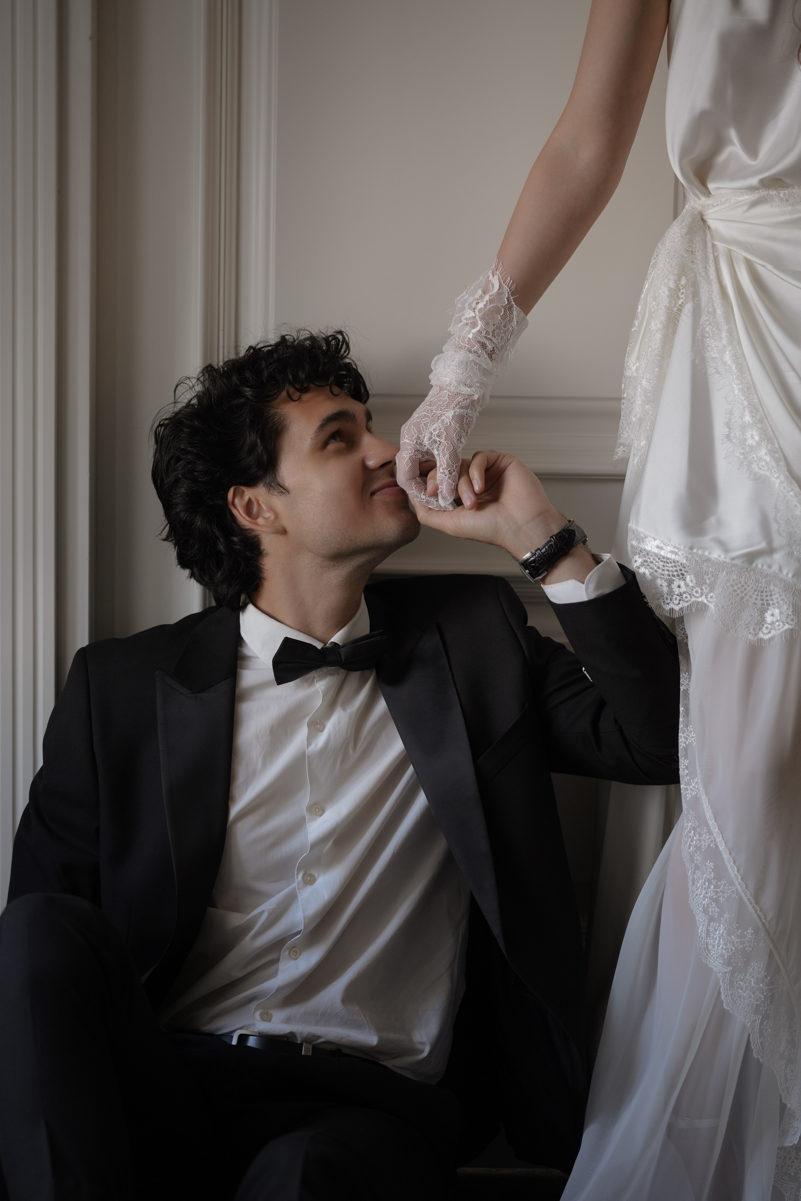 Свадебная фотосессия утра невесты и жениха в отеле Амбассадори