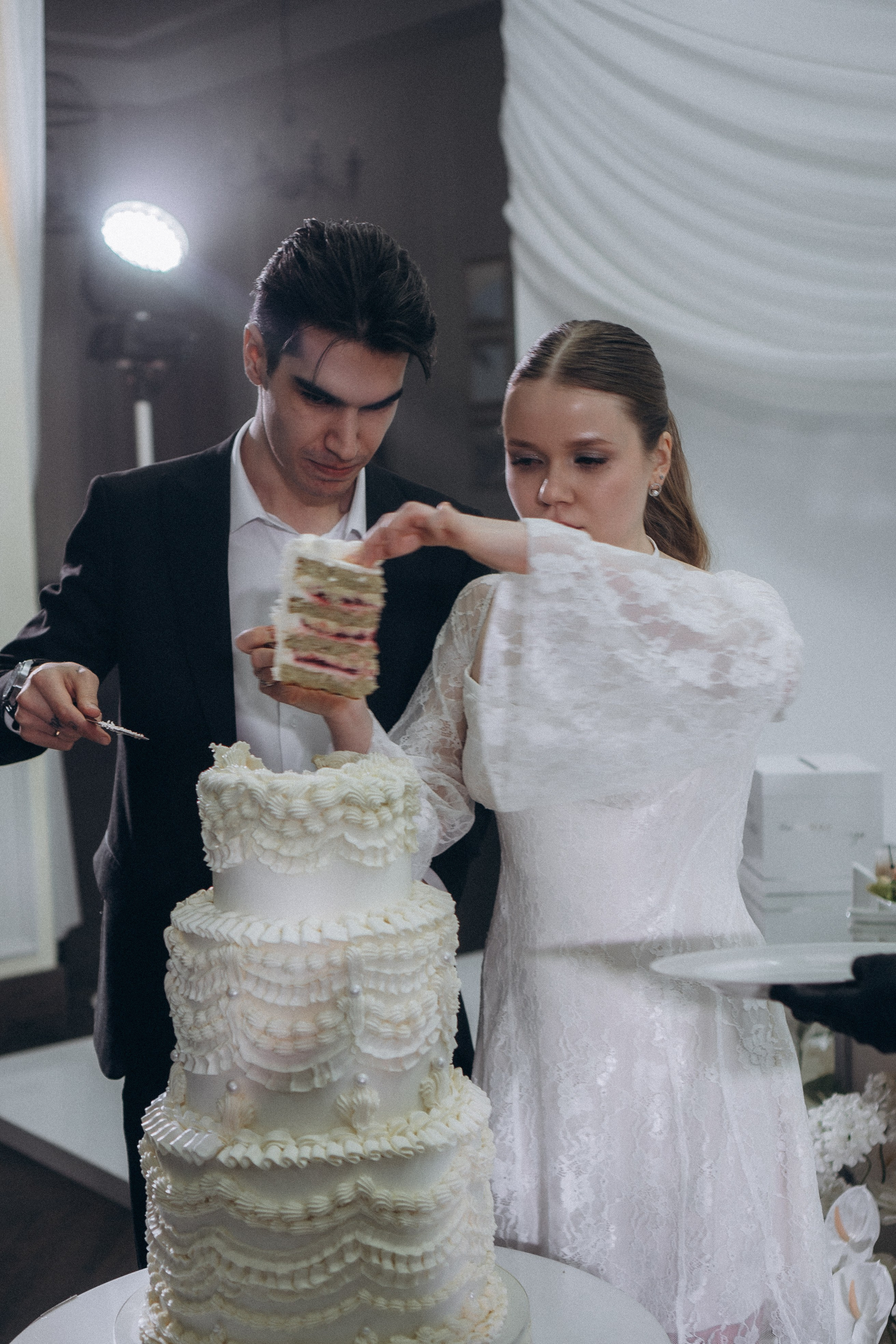 СВАДЕБНАЯ СЬЕМКА СБОРОВ В ОТЕЛЕ И ВЫЕЗД НА ЦЕРЕМОНИЮ (СНЯТО В СИБИРЕ В НИЖНЕВАРТОВСКЕ). Профессиональный фотограф, Санкт-Петербург — Виктория Богомолова