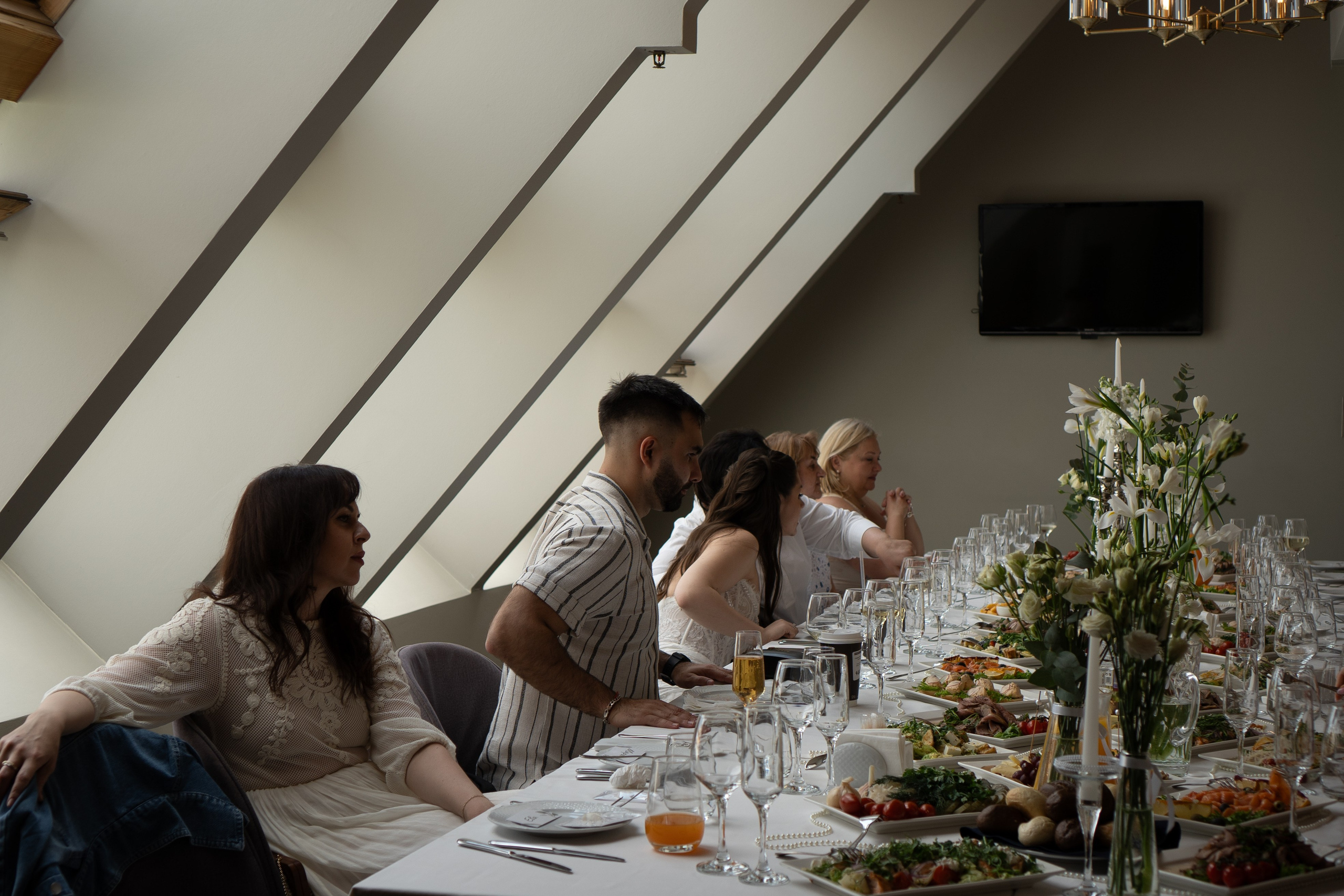 СВАДЕБНЫЙ БАНКЕТ НА ВЛАДИМИРСКОЙ В САНКТ-ПЕТЕРБУРГЕ (КАМЕРНАЯ СВАДЬБА). Профессиональный фотограф, Санкт-Петербург — Виктория Богомолова