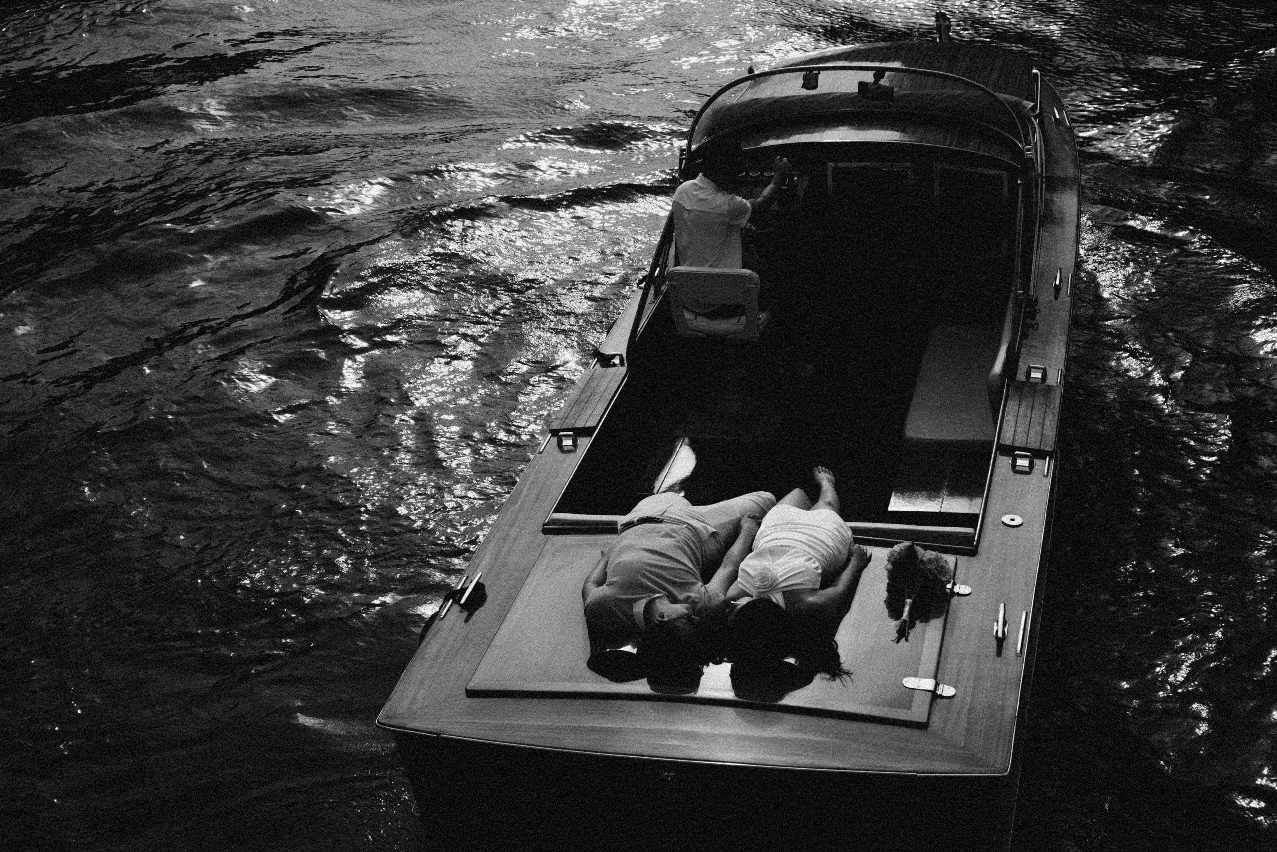 СВАДЕНБНАЯ СЬЕМКА НА КАТЕРЕ ПО КАНАЛАМ САНКТ-ПЕТЕРБУРГА И В АКВАТОРИИ НЕВЫ. Профессиональный фотограф, Санкт-Петербург — Виктория Богомолова