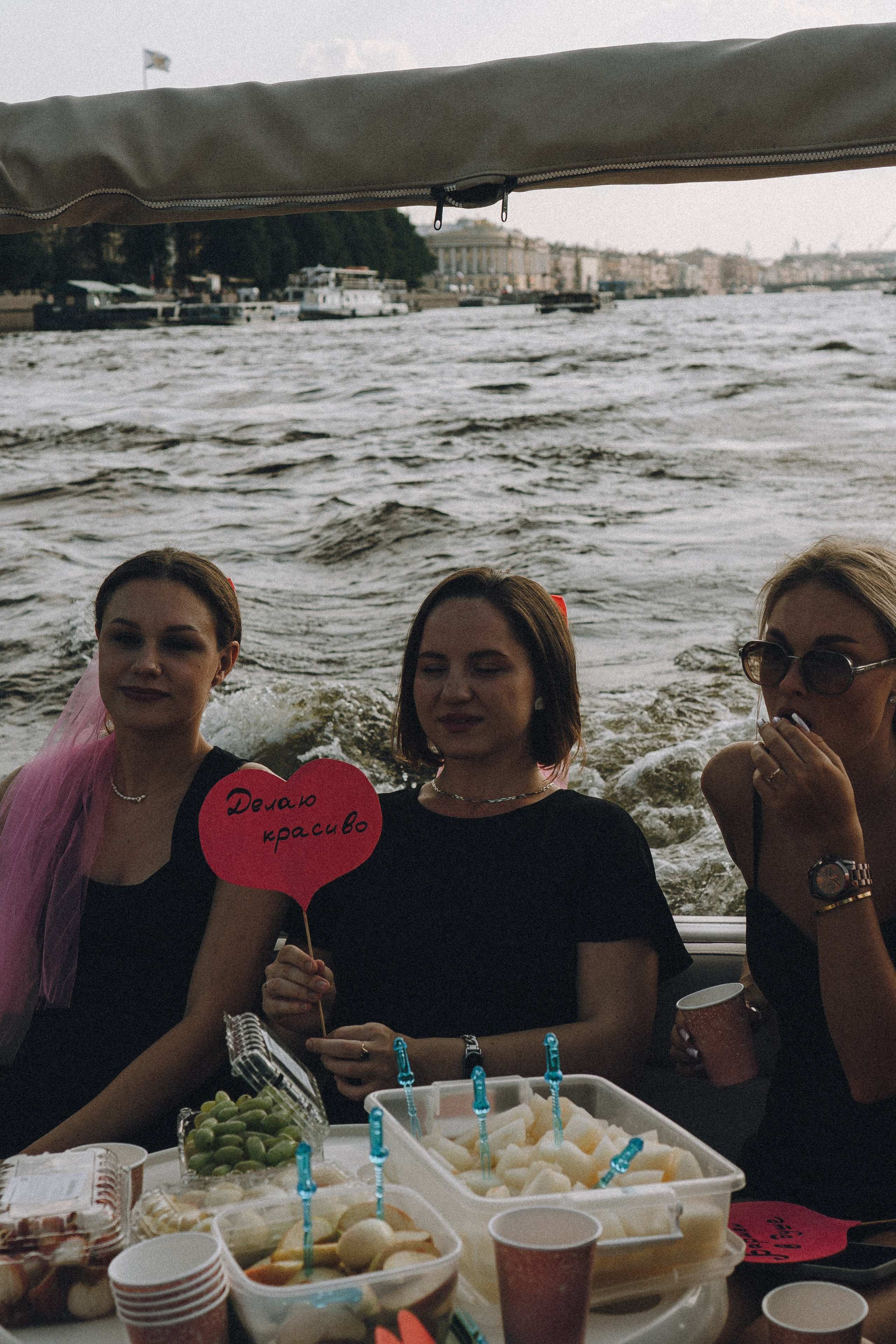 ДЕВИЧНИК НА КАТЕРЕ. Профессиональный фотограф, Санкт-Петербург — Виктория Богомолова