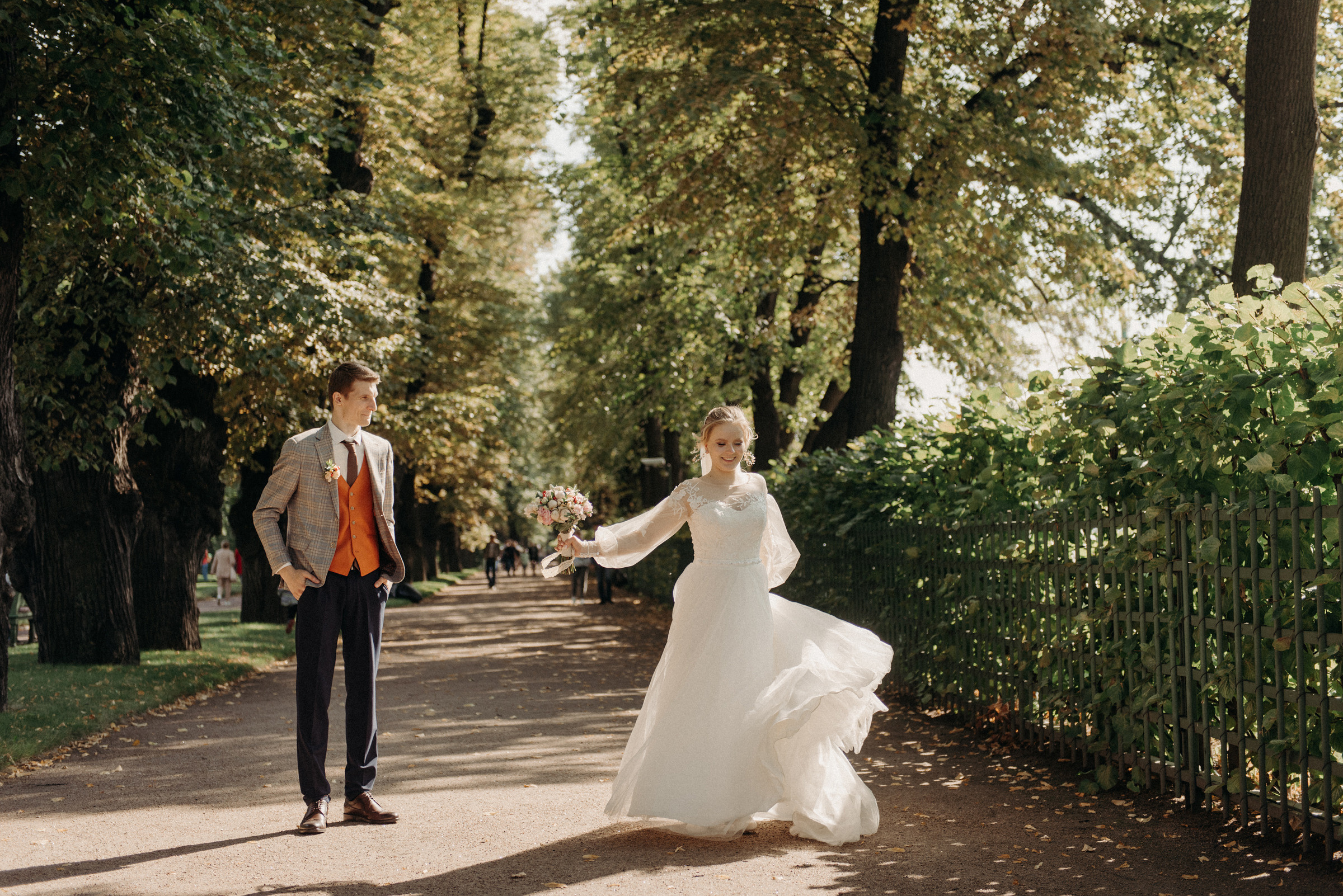 свадебная фотосессия в летнем саду