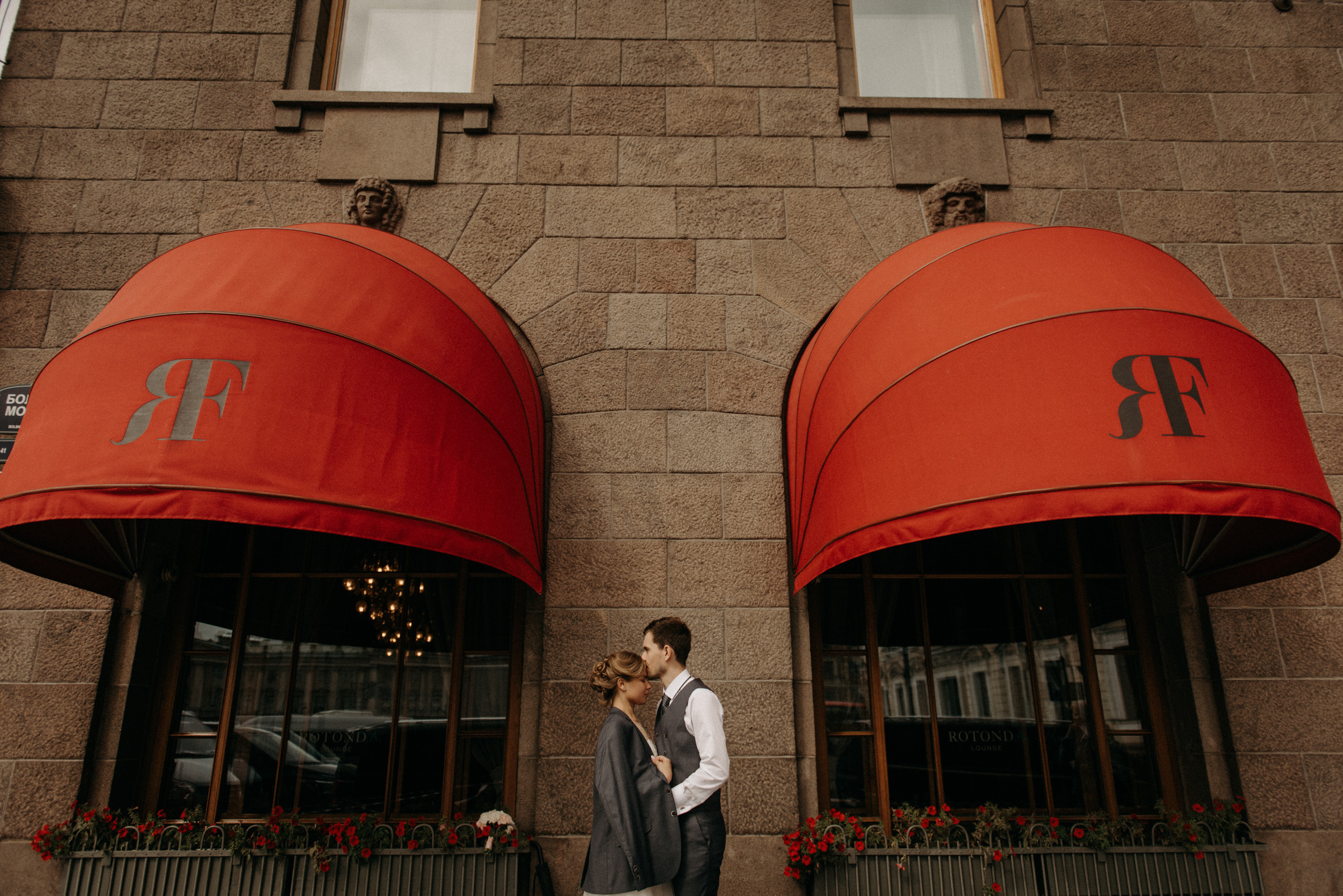 свадебная фотосессия у гостиницы Астория