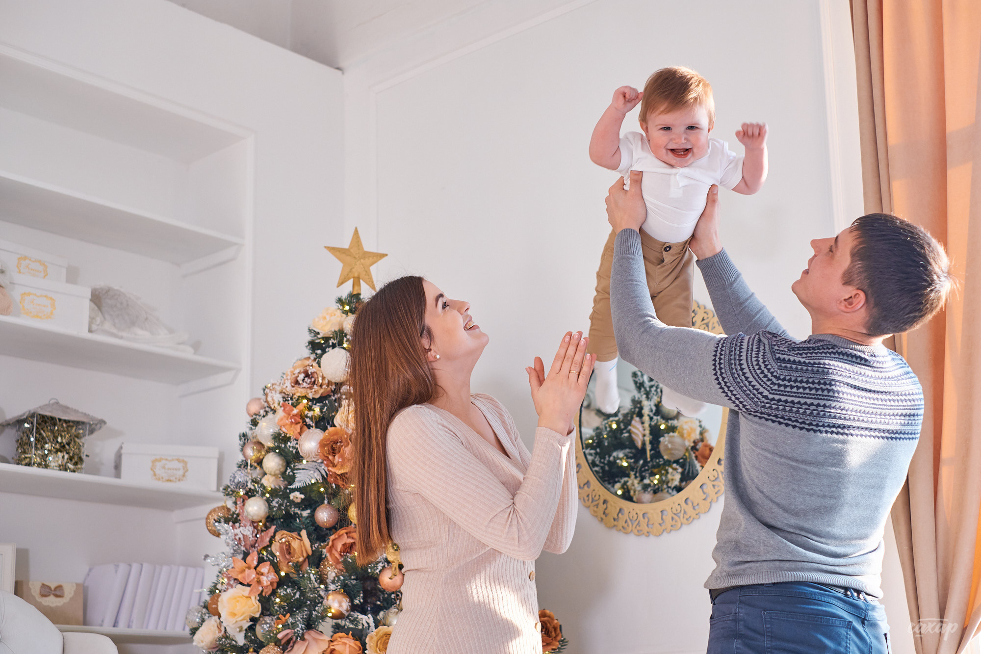 Семейная Новогодняя фотосессия. Фотограф в Екатеринбурге Юра Сахар. Профессиональный фотограф в Екатеринбурге Юра Сахар