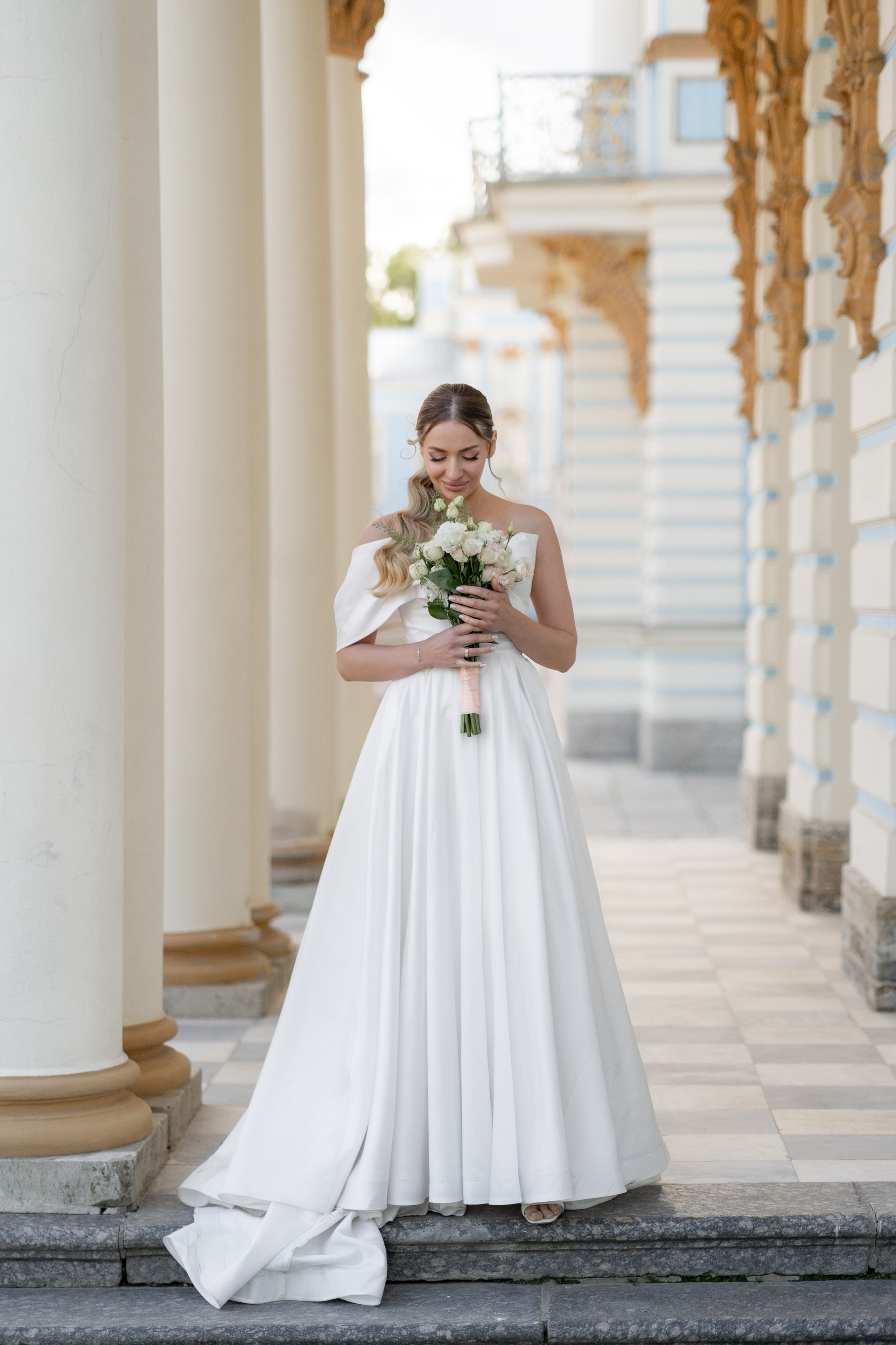 Красивые места для свадебной фотосессии летом в Санкт-Петербурге. Свадебный фотограф Александр Невский в Санкт-Петербурге