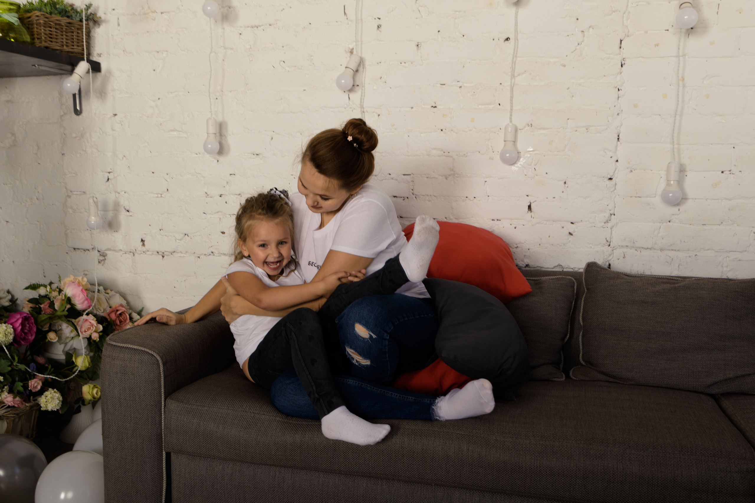 Семейные студийные фотосессии. Семейный и индивидуальный фотограф Life style в Санкт-Петербурге Мария