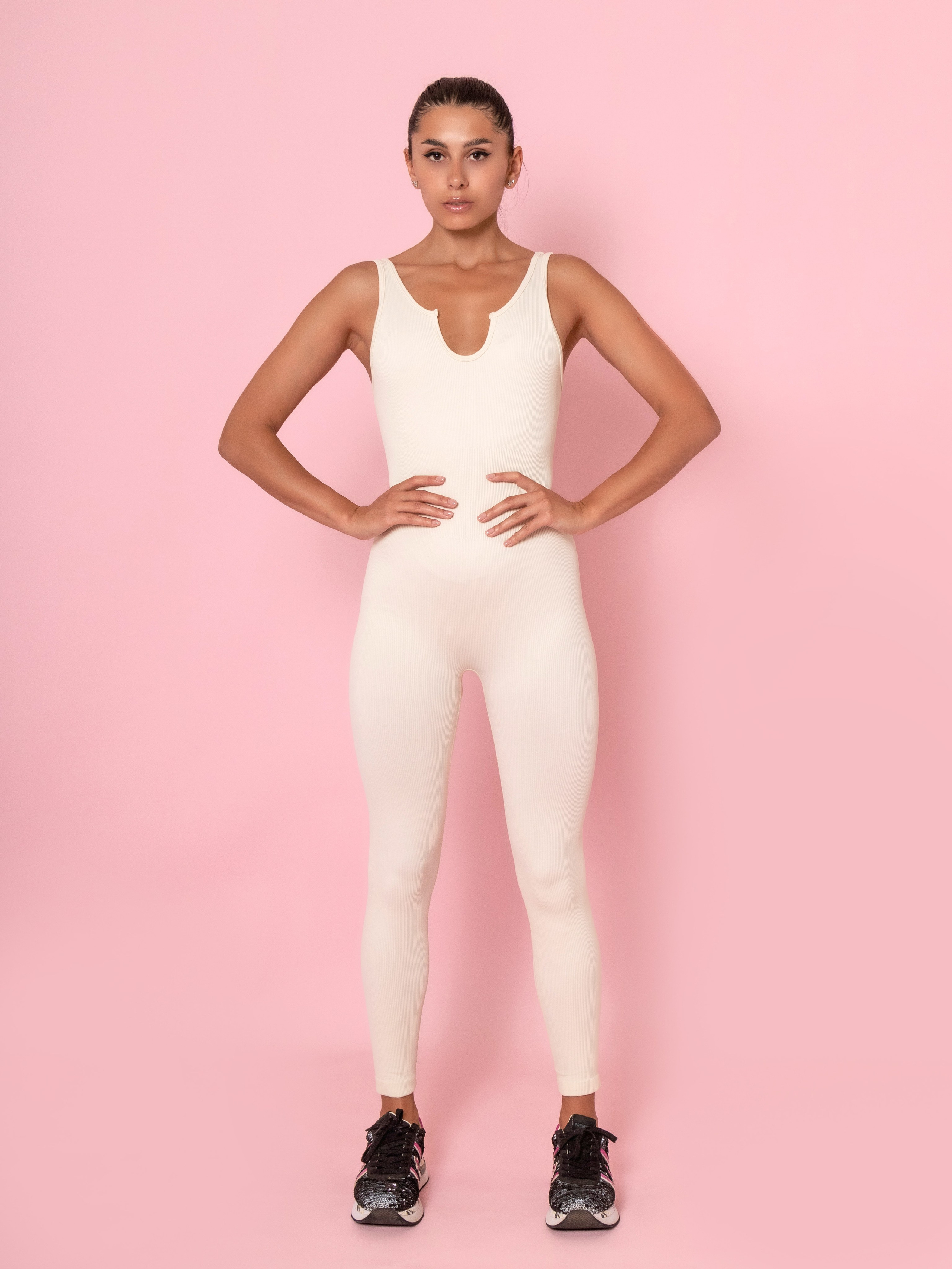 Спортивный комбинезон. Фотостудия для Wildberries Ozon