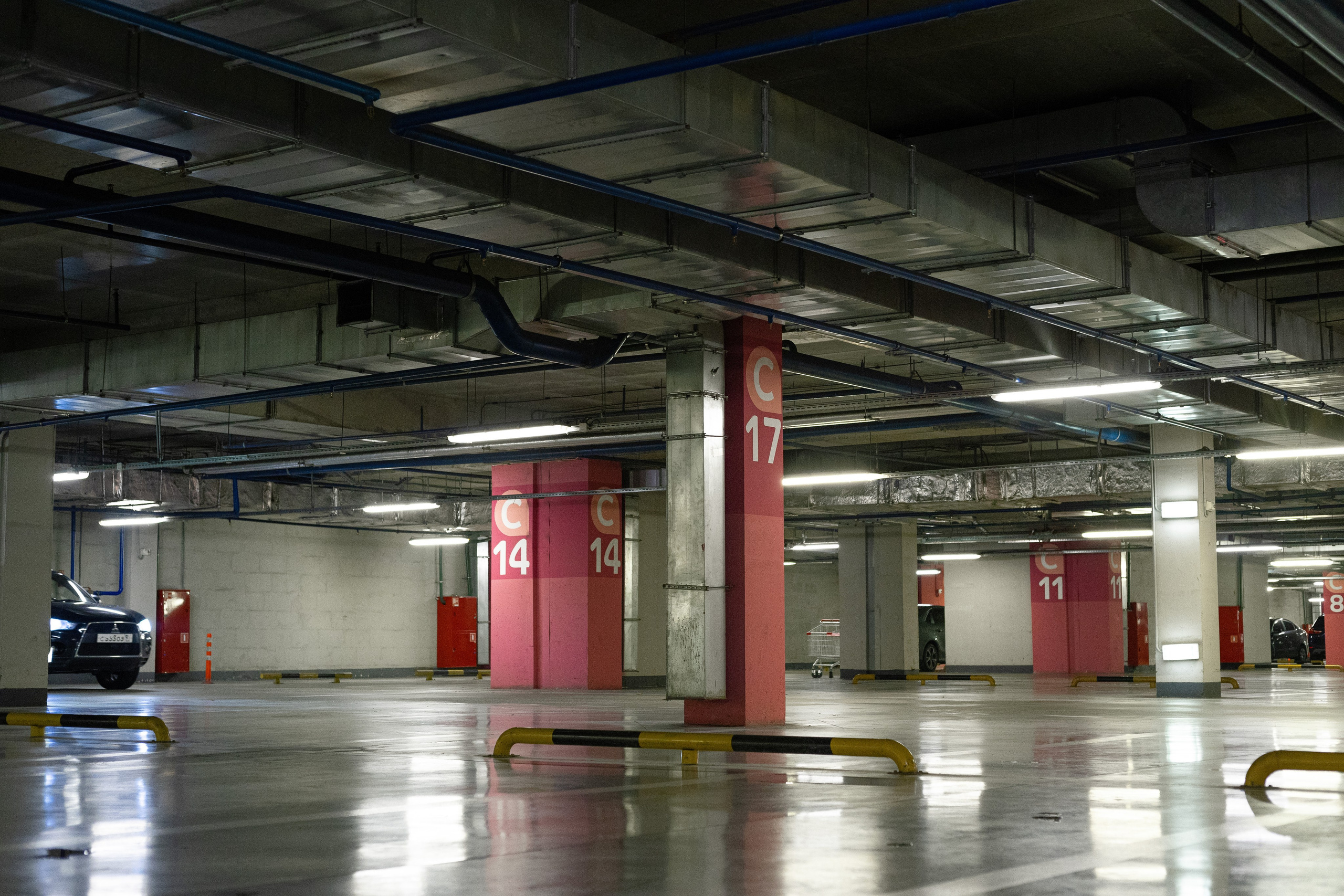Подземная парковка. Фото для маркетплейсов в самых сочных локациях города Сочи