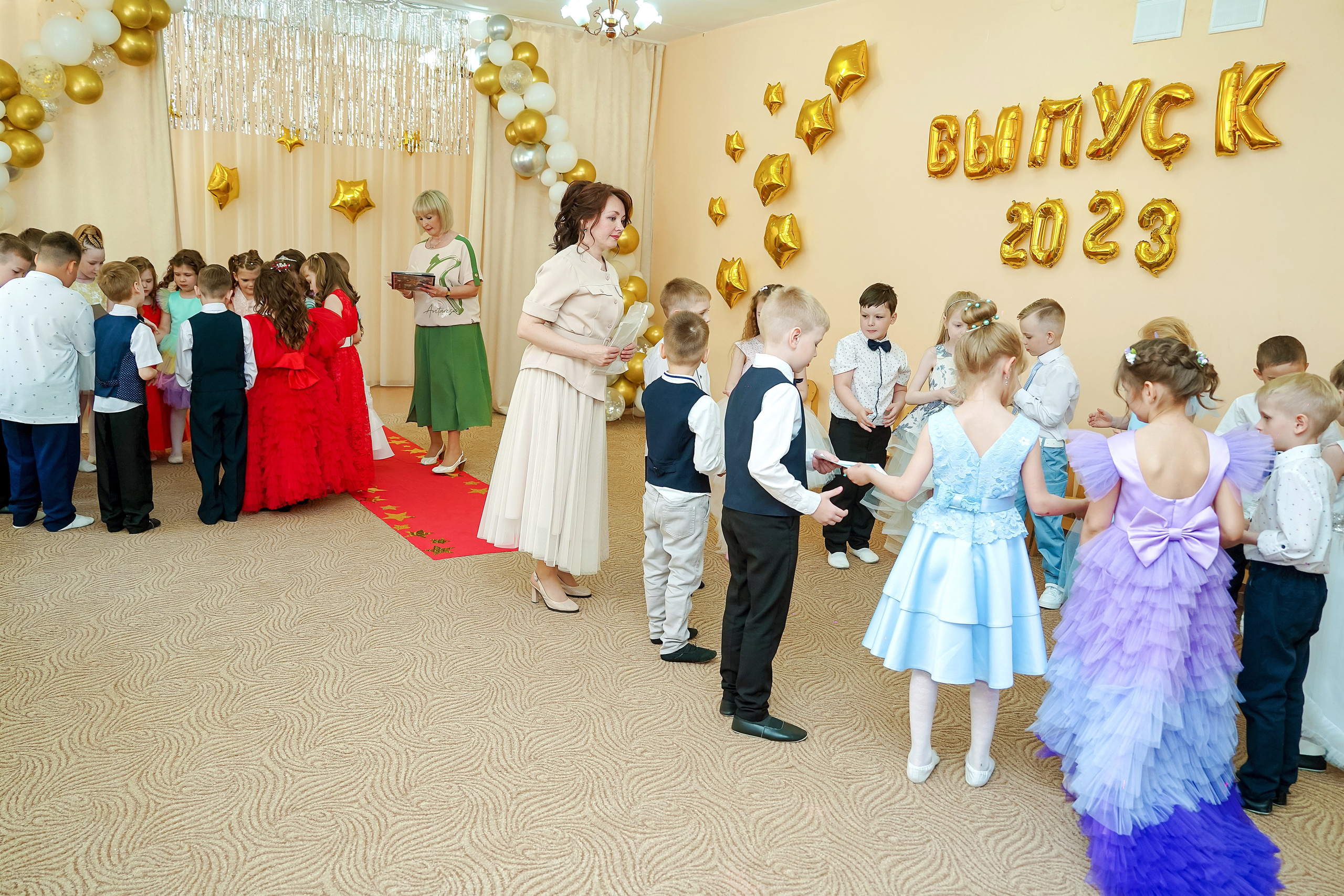 Фотосъемка видеосъёмка фотограф видеооператор новогодних утренников  в. Фотограф, видеооператор Нина Коршунова