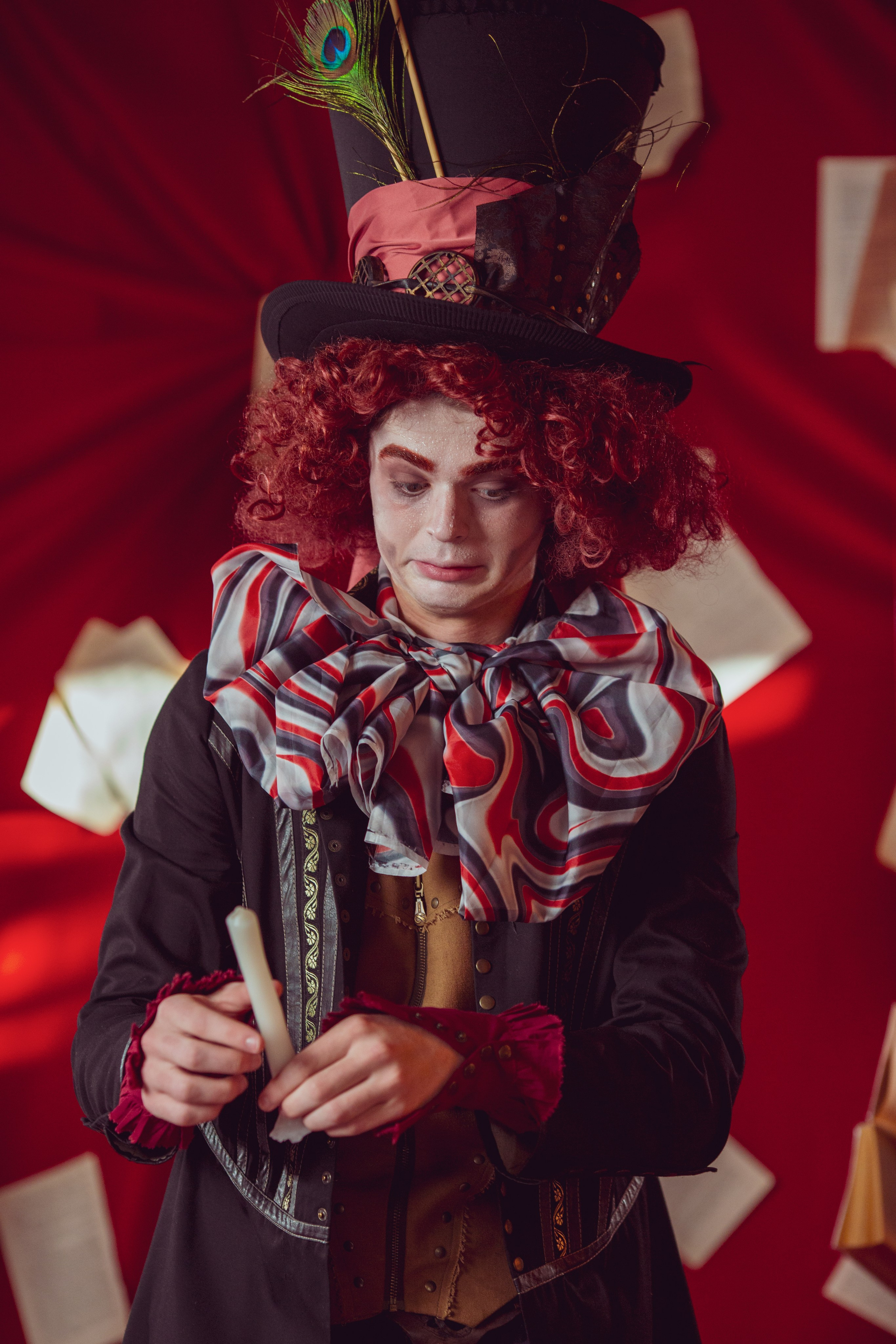 Шляпник. Фотограф Антонина Свешникова. ВЫПУСКНЫЕ ФОТОКНИГИ для детских садов и школ. Москва, Владимир