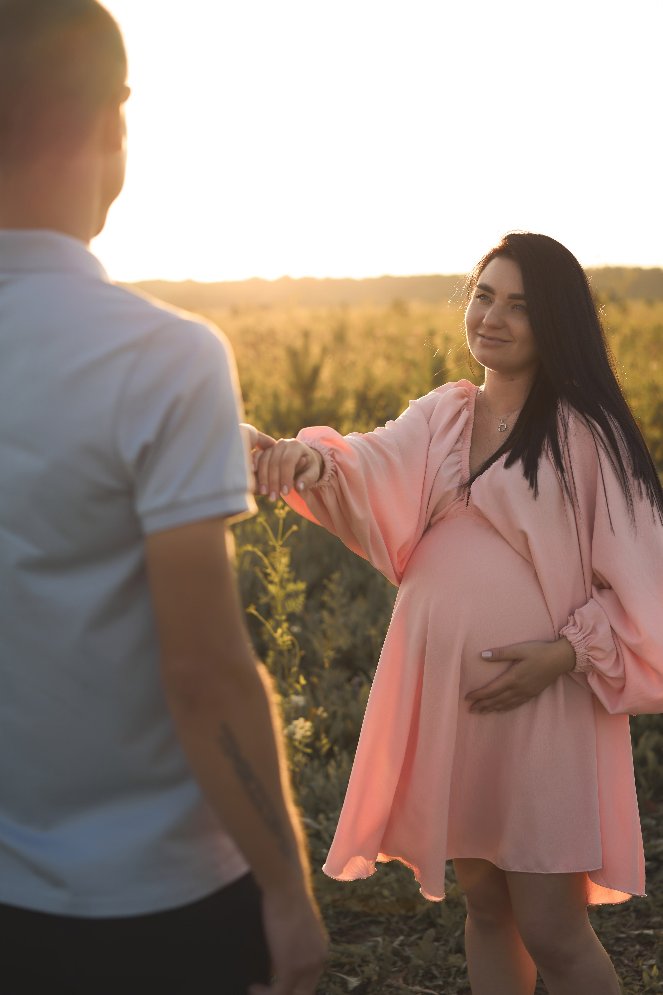 Фотосессия беременная пара в поле на закате😍. Фотограф Екатеринбург Кокшарова Александра