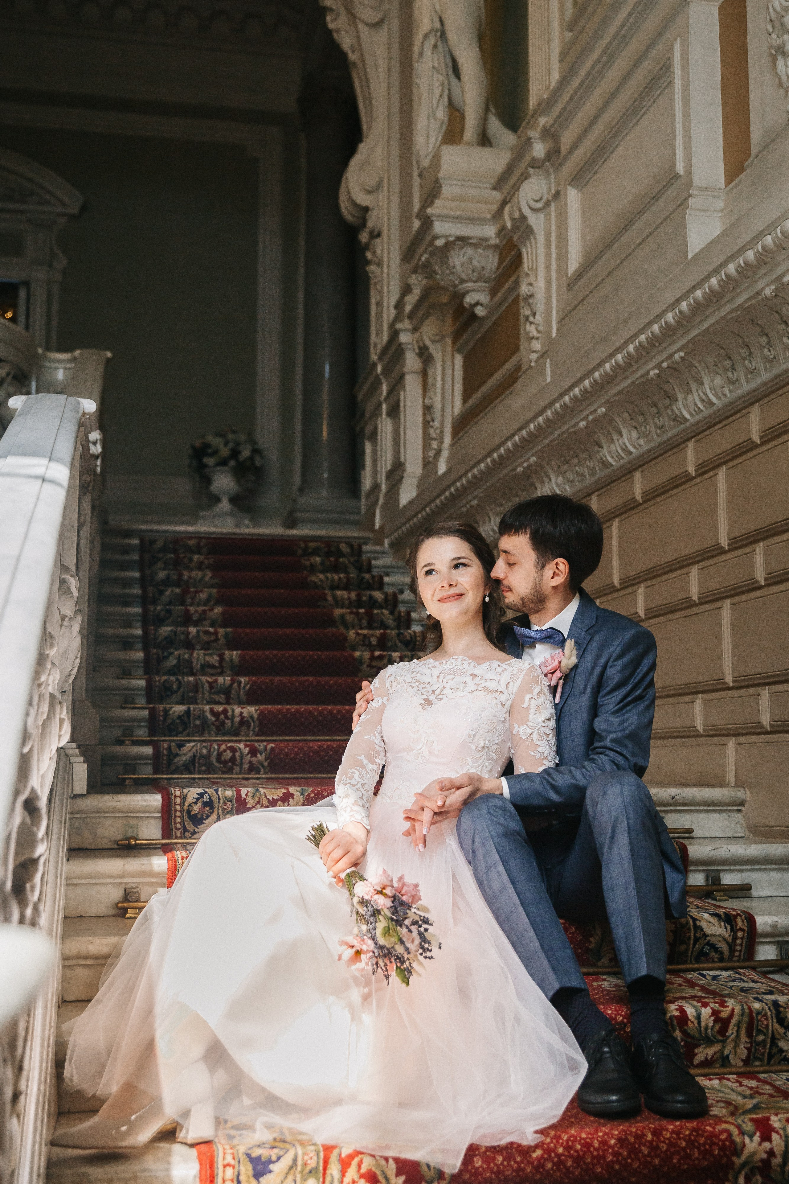 МАЙ | Дворец № 1, Атланты, Эрмитажный дворик. Свадебный фотограф в Санкт-Петербурге Полина Корзухина