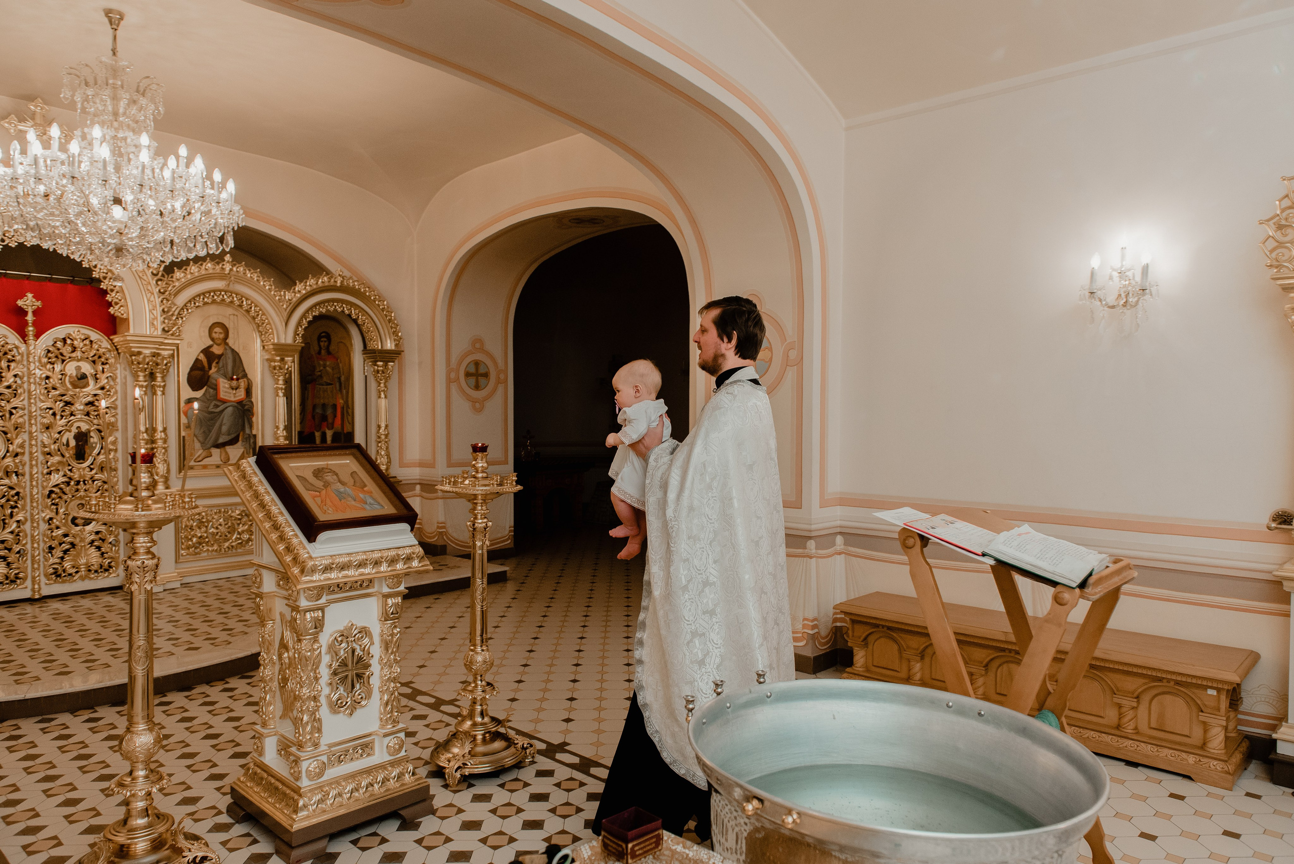 Церковь Иоанна Кронштадтского крестины фотосессия. Фотограф Рязань. Дарья Дмитриева