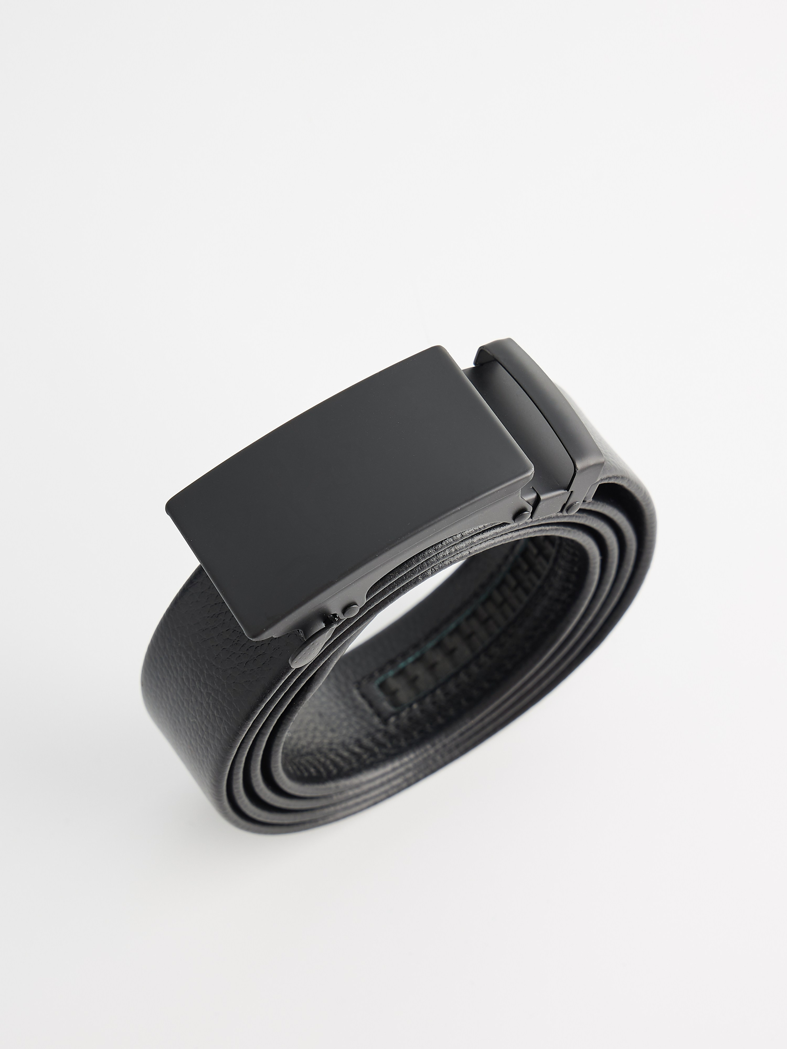 Фотосъемка ремней для маркетплейсов. Алексей Темнов — фотограф в Пятигорске