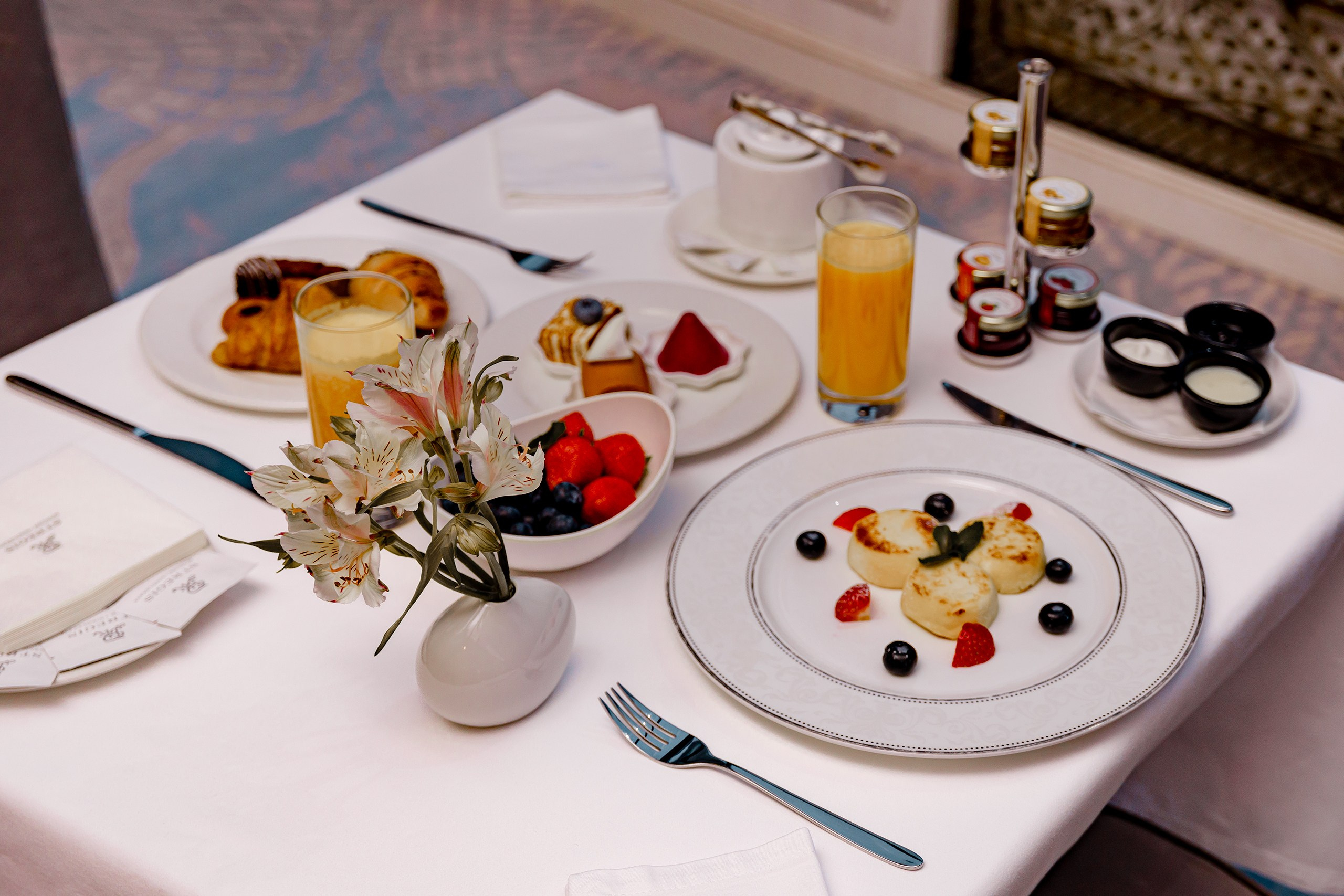 Завтрак в Ресторане «ST REGIS MOSCOW». Свадебный/Портретный фотограф снимаю в Москве