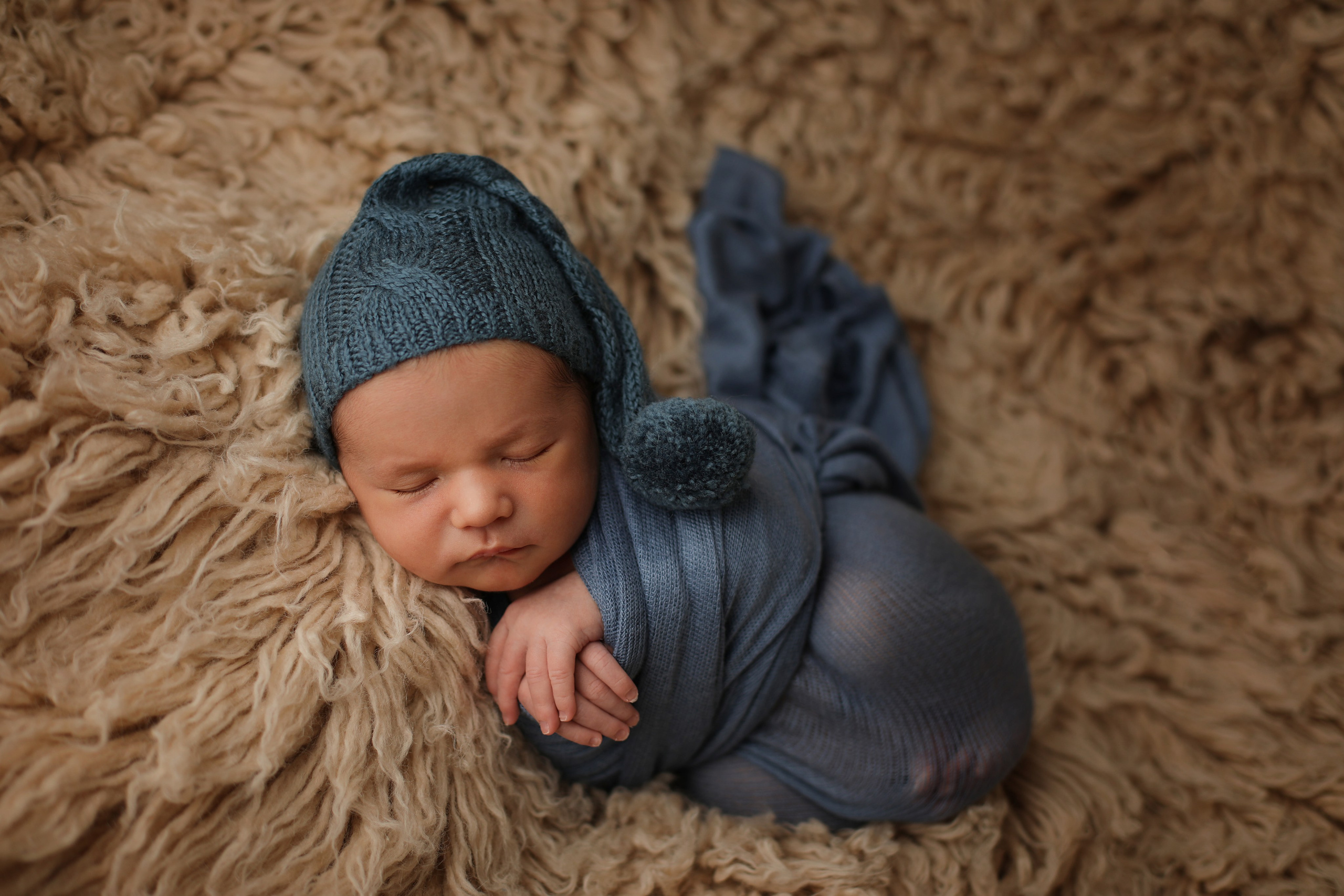 PH @anna_molodykh_newborn.almaty. Retoucher Aleksmokh