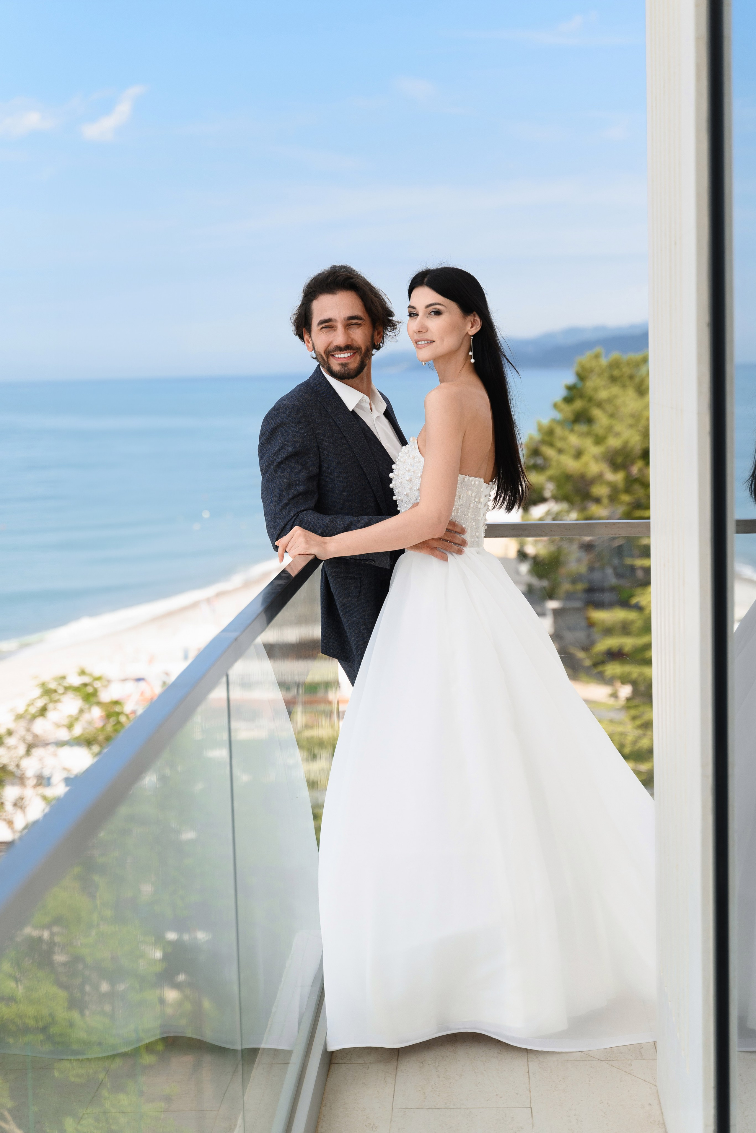 Свадебная фотосессия в отеле Лучезарный, Сочи, с живописными видами на море